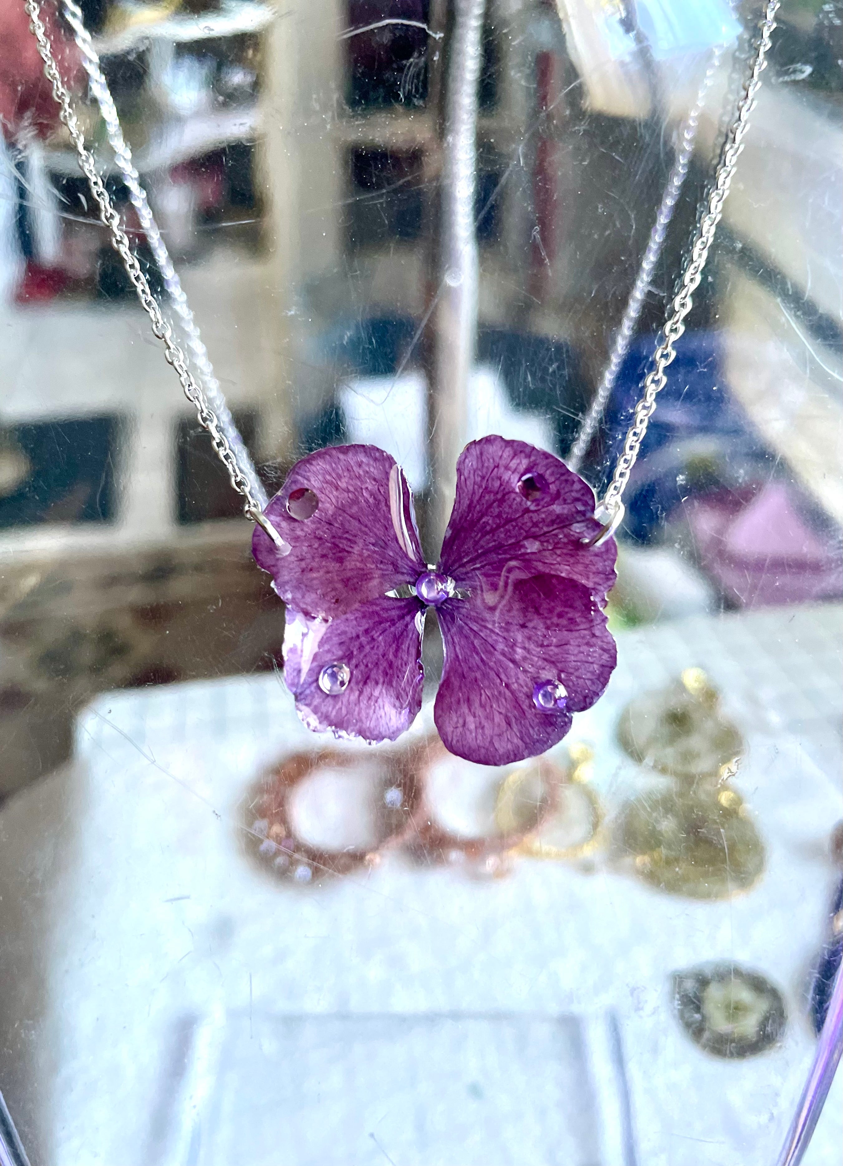 Collier type choker hortensia violet - Aux fleurs de Chloé Collier type choker hortensia violet Collier Collier