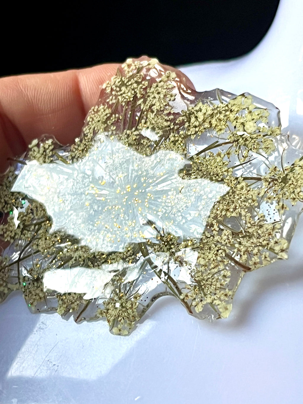 Broche Éclat des Prés - fleur naturelle Carotte sauvage