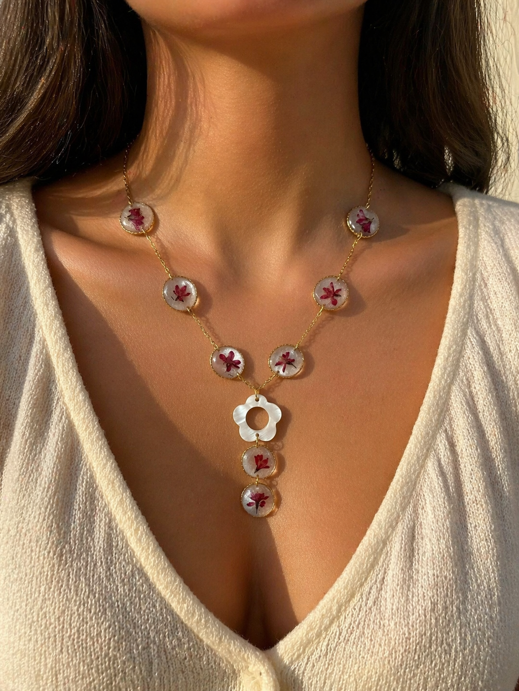 Elegant Flower Necklace – Gold chain & floral medallions