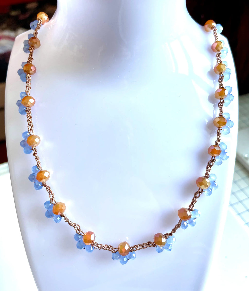 Collier de perles de verre tchèque demies fleurs - Aux fleurs de Chloé Collier de perles de verre tchèque demies fleurs Collier Collier