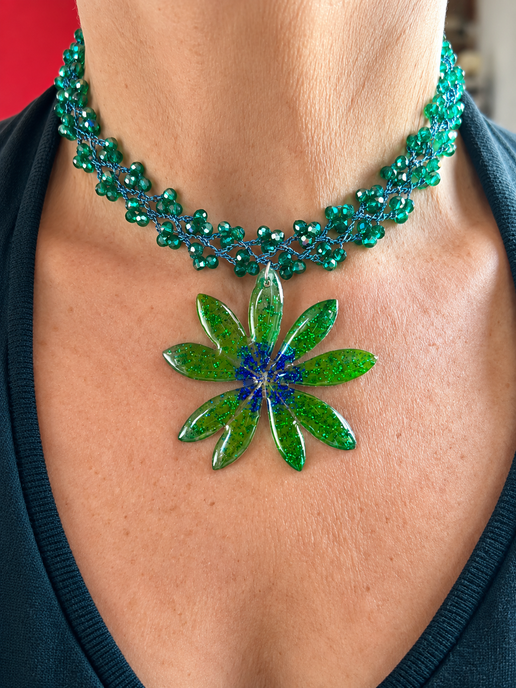 Collier Éclat de Lupin – Feuille de lupin & crochet perlé