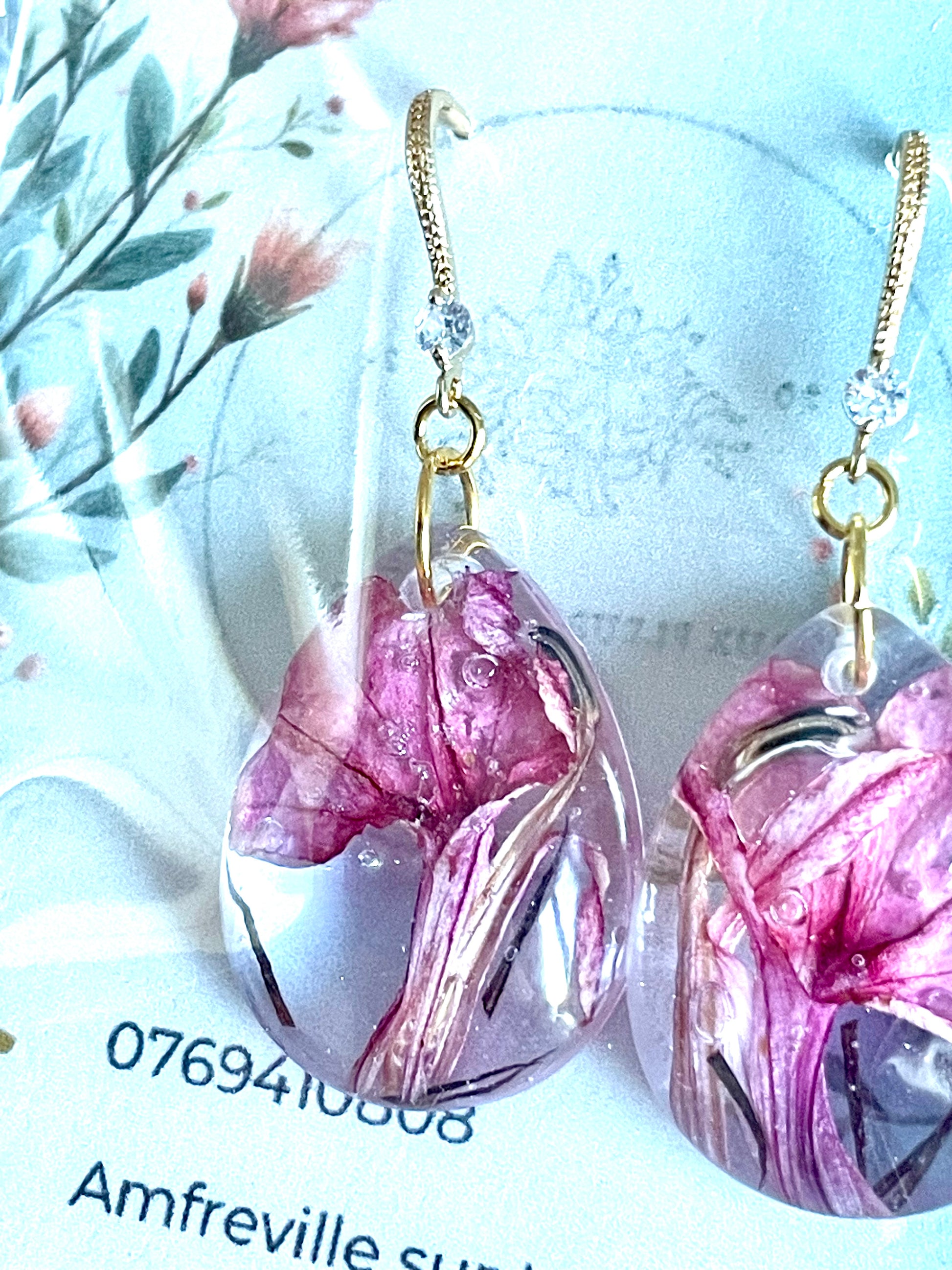 Boucles d’oreilles larmes de Lobelia - Aux fleurs de Chloé Boucles d’oreilles larmes de Lobelia Boucles d’oreilles Boucles d’oreilles