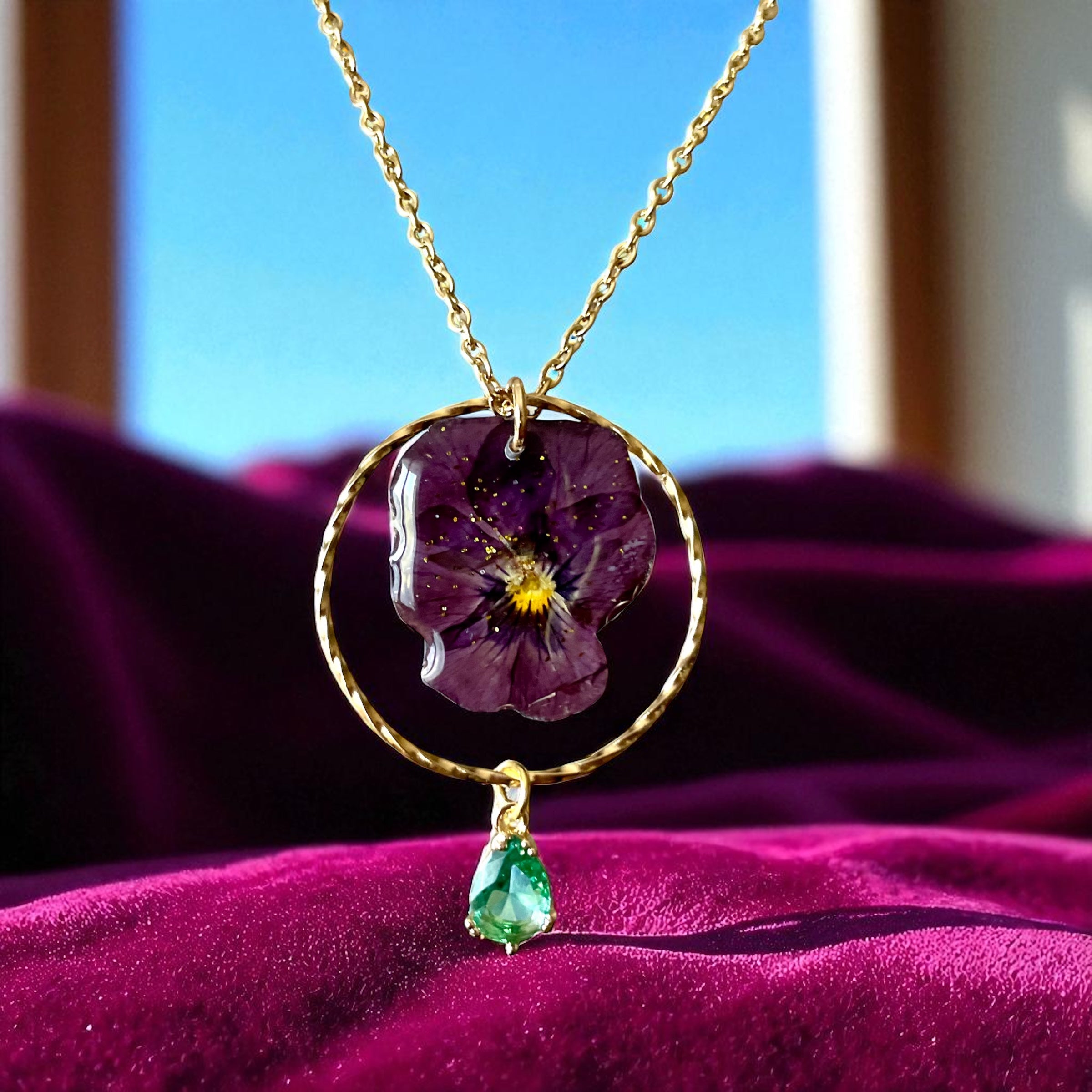 Collier pensée Bordeau & zircon  bleu vert - Aux fleurs de Chloé Collier pensée Bordeau & zircon  bleu vert Collier Collier