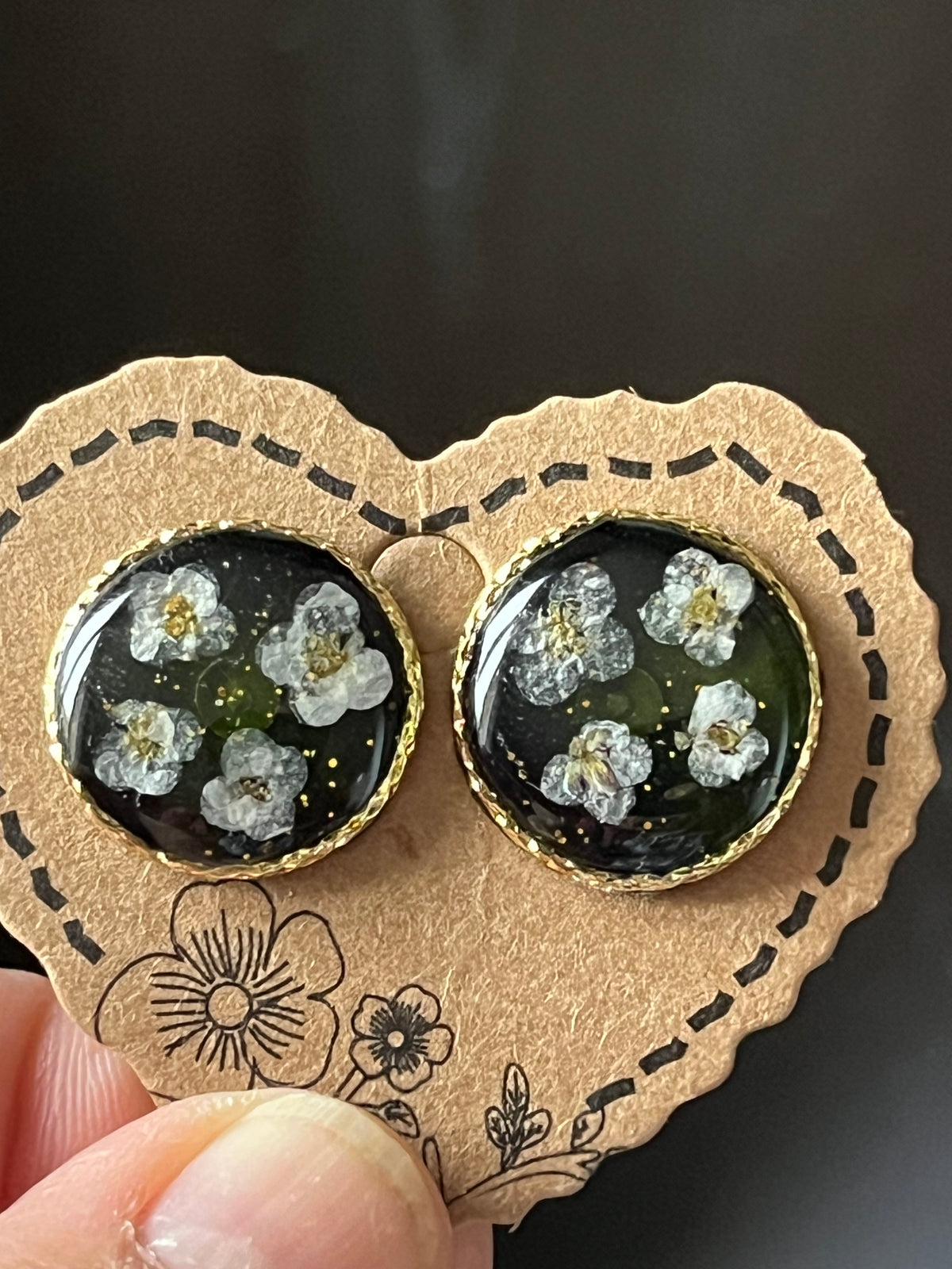 Boucles d’oreilles Fleurs de Spirée sur cadre | Bijoux artisanaux