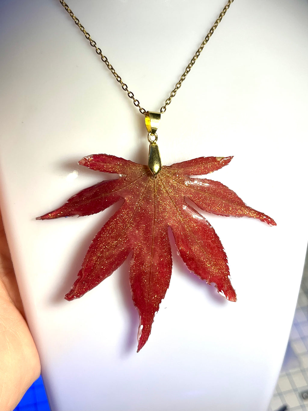Collier feuille d’érable naturelle – Bijou artisanal d’automne