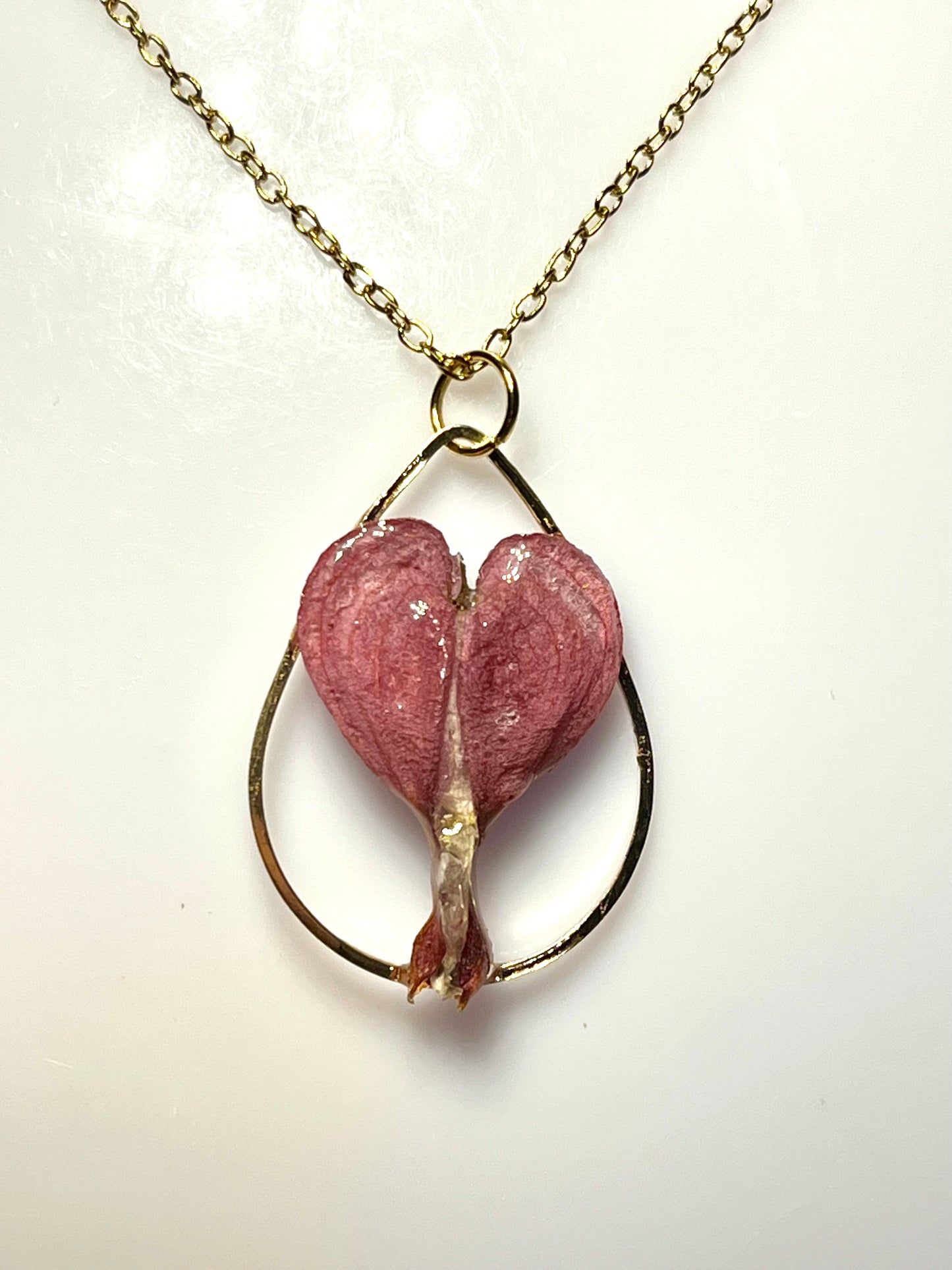 Collier fleur de Cœur de Marie larme dorée