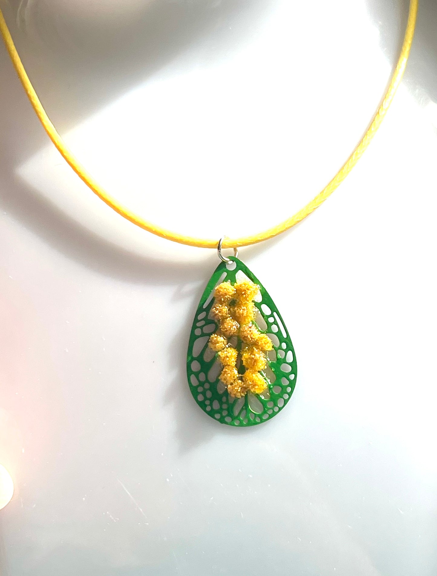 Collier Mimisa & feuille verte