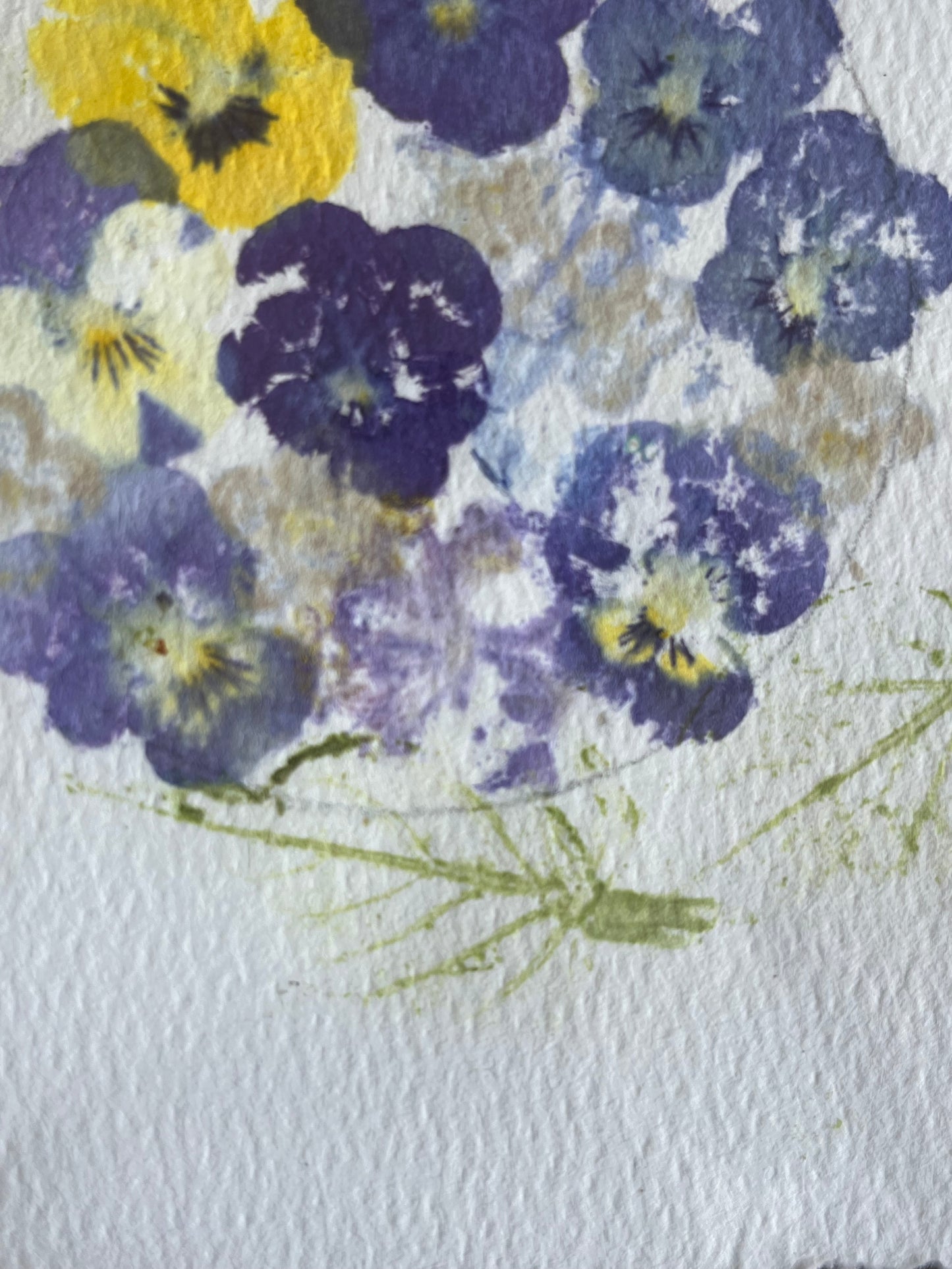 Carte artisanale en impression végétale – Fleurs naturelles (pensées)