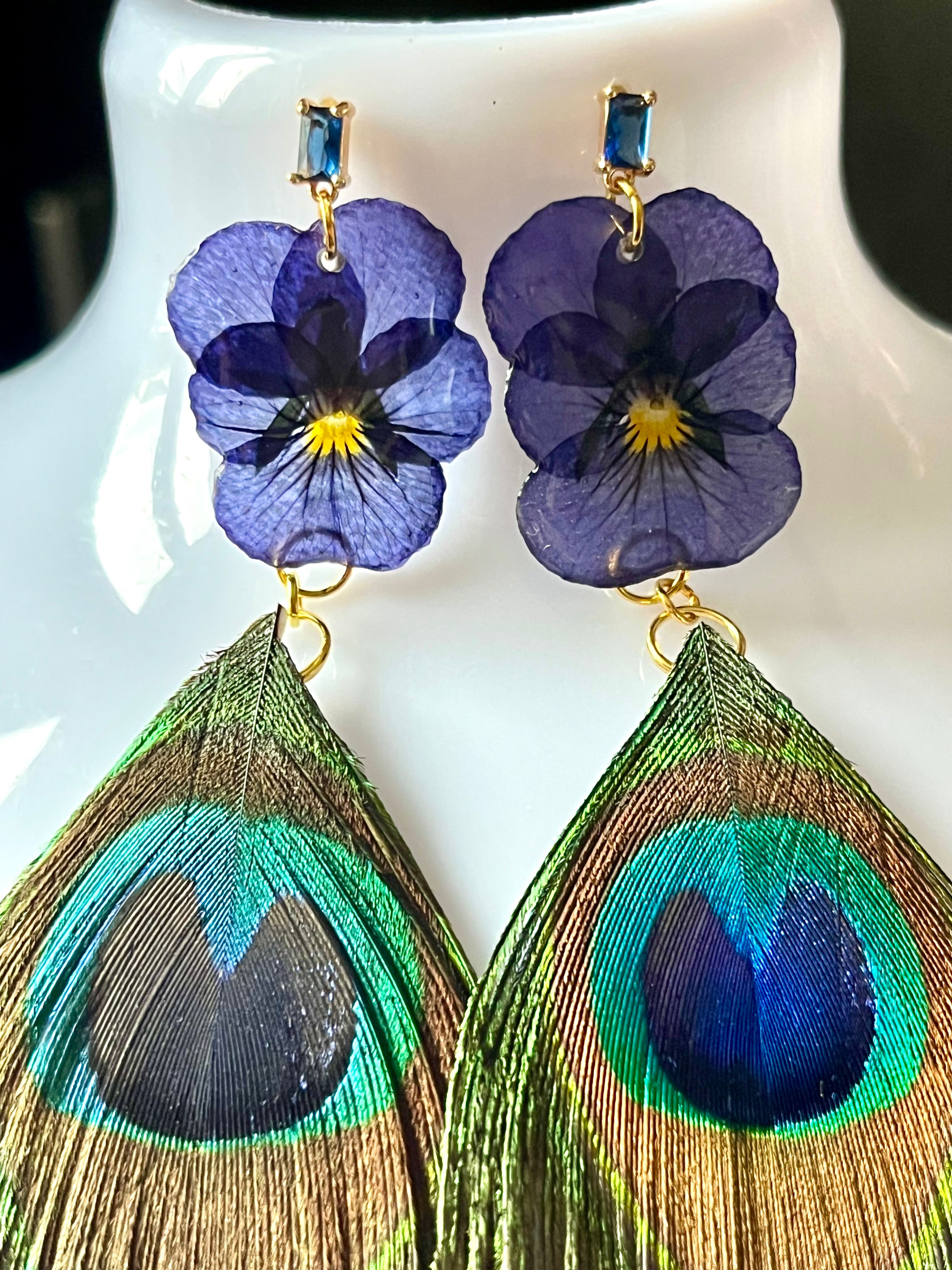 Boucles d’oreilles « Pensée & Plume de paon »