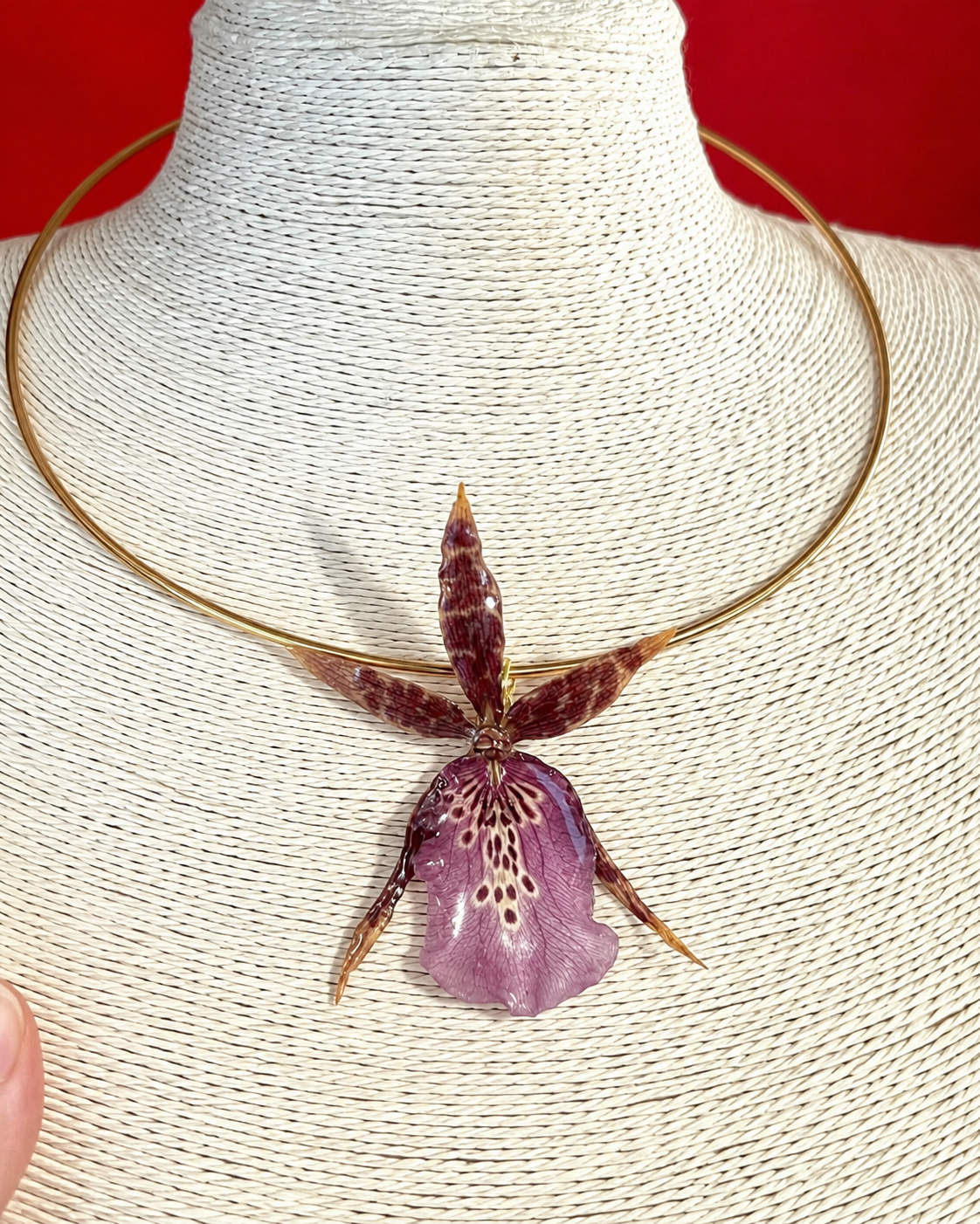 Collier Orchidée Araignée Éternelle – Fleur naturelle résinée