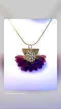 Collier Chrysanthème demie fleur «plumes» - Aux fleurs de Chloé Collier Chrysanthème demie fleur «plumes» Collier Collier