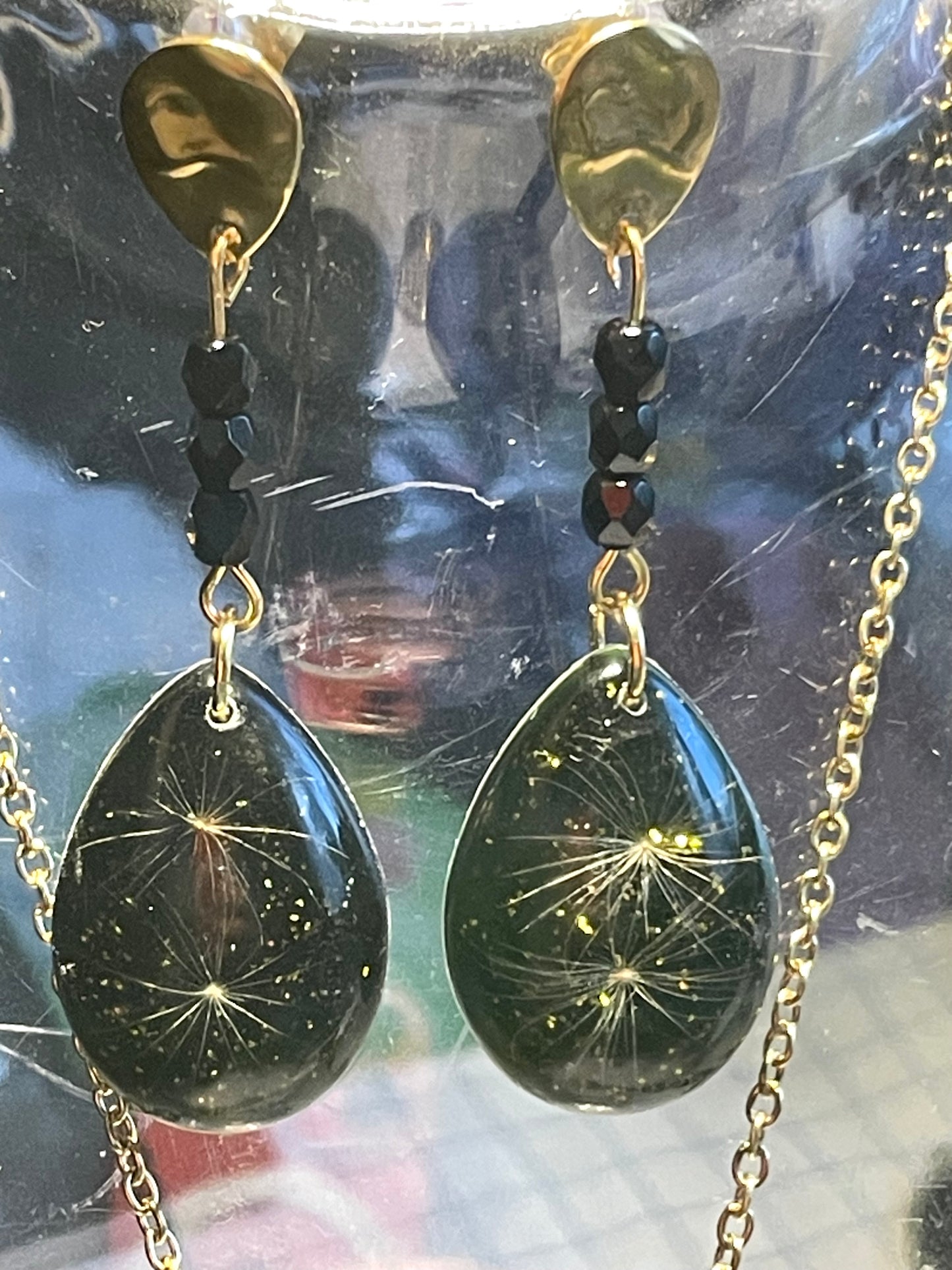 Boucles d’oreilles larmes de pissenlit & perles noires