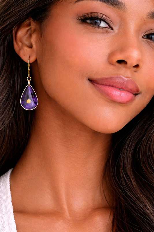 💜 Boucles d’Oreilles Pensée Naturelle – Fleur Séchée en Résine Goutte Élégante