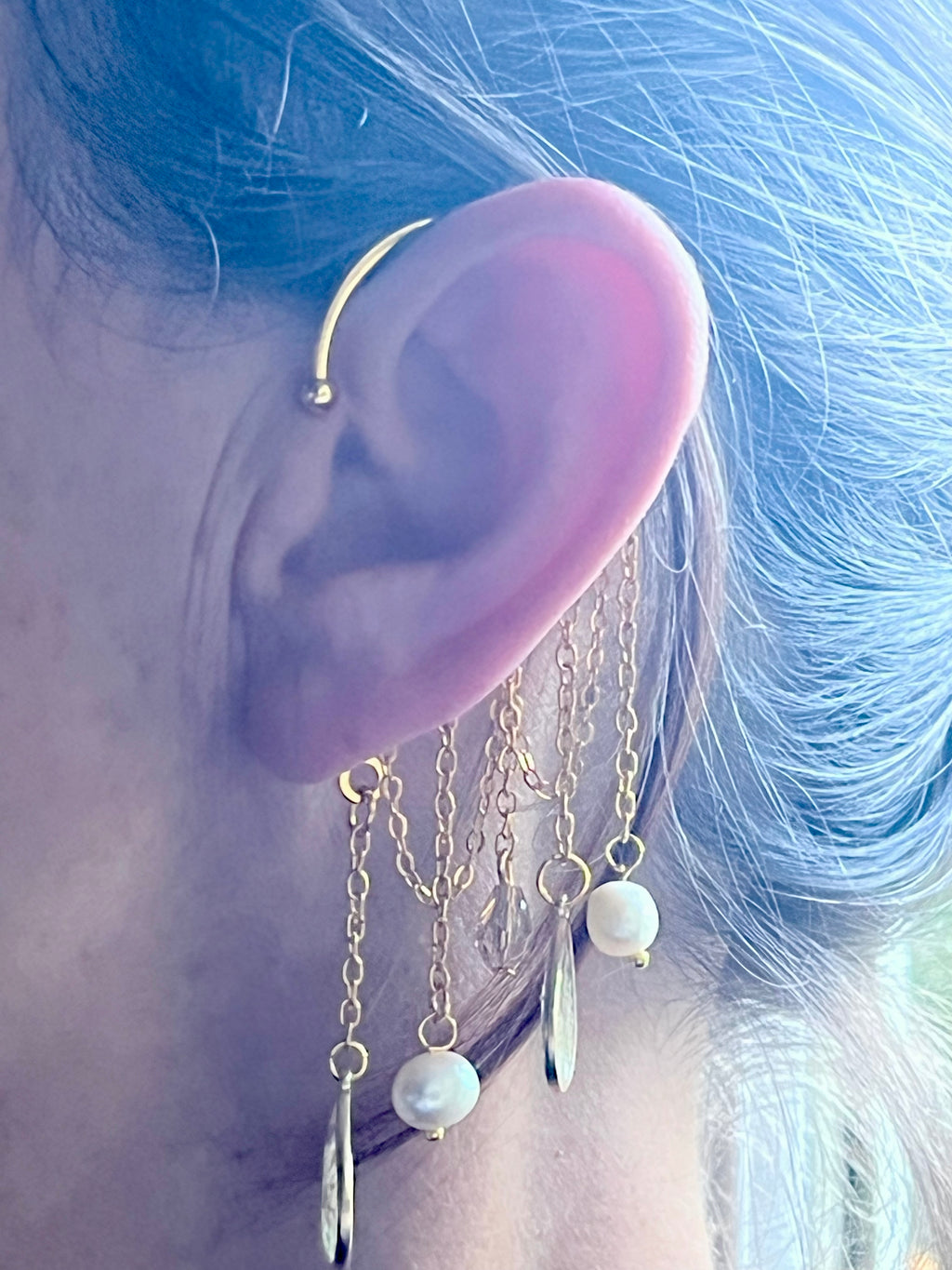 Bijou d’oreille fleurs naturelles, perles et cristal