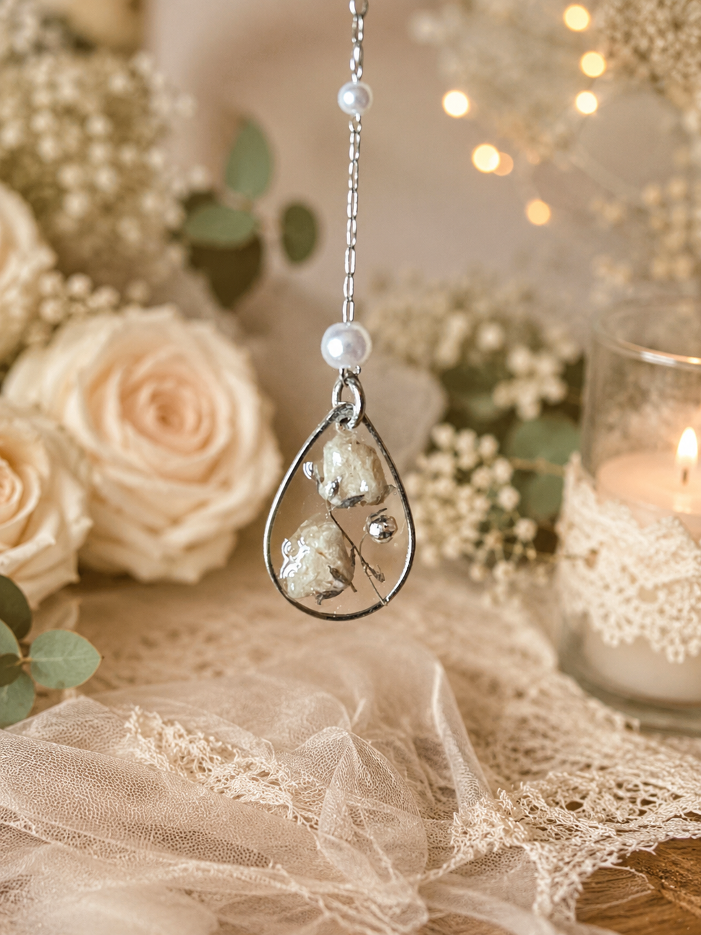 Gypsophila Back Necklace – Floral elegance and timeless poetry