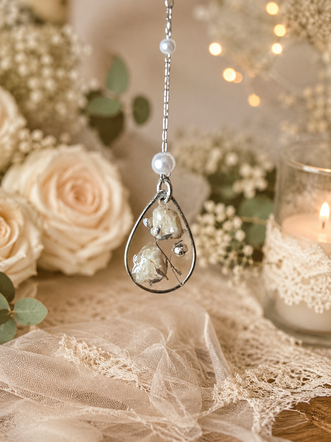Collier bijou de dos  Gypsophile – Élégance florale et poésie intemporelle