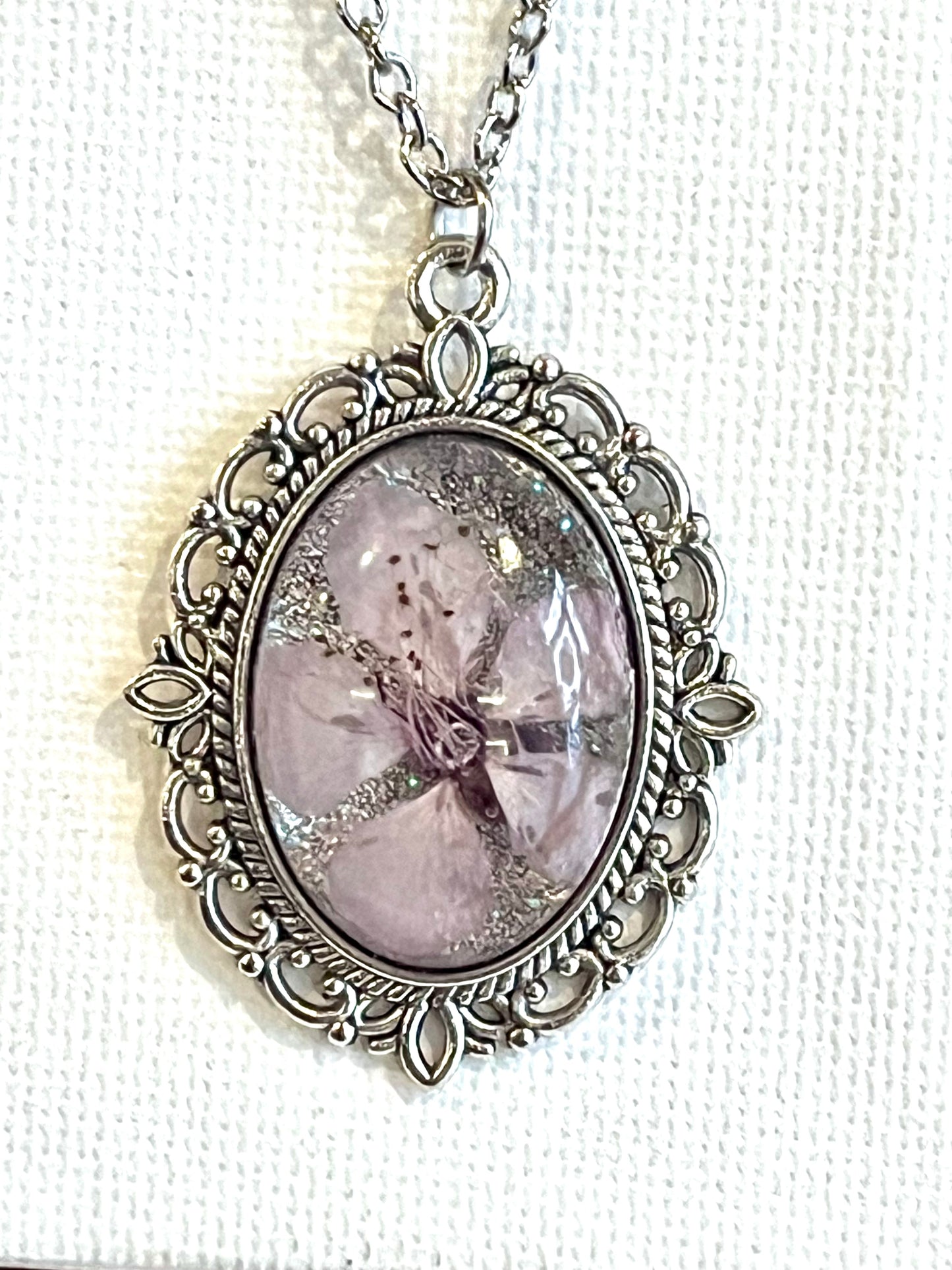 Collier Médaillon Fleur Naturelle de Prunus