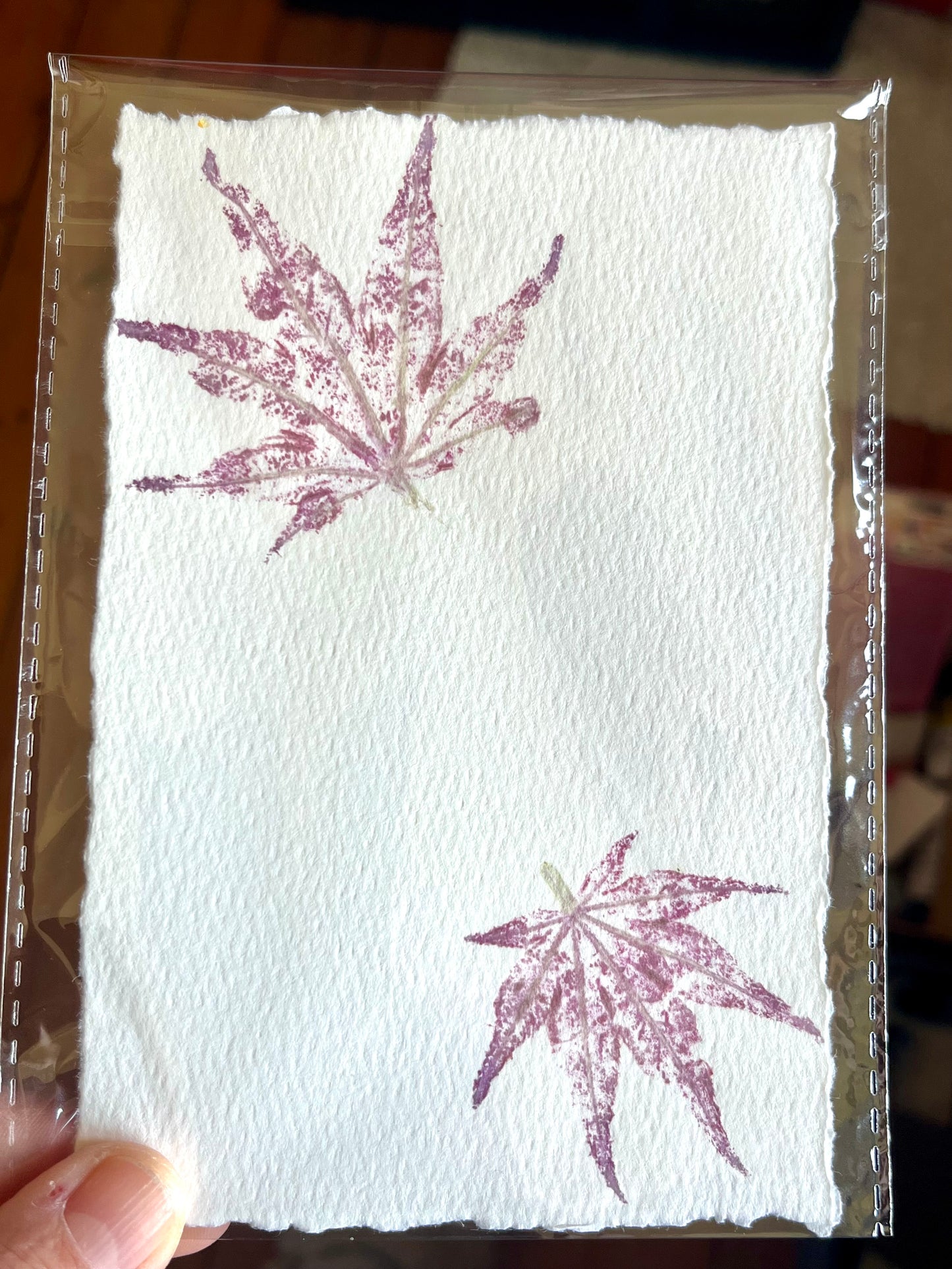Carte artisanale – Empreintes de feuilles naturelles d’érable
