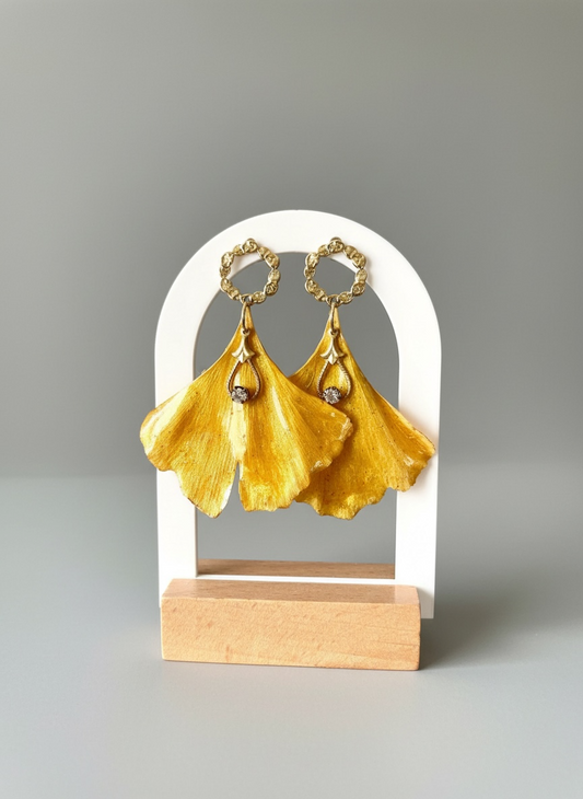 Boucles d’oreilles Feuilles de Ginkgo & petit zircon - Aux fleurs de Chloé Boucles d’oreilles Feuilles de Ginkgo & petit zircon Boucles d’oreilles Boucles d’oreilles