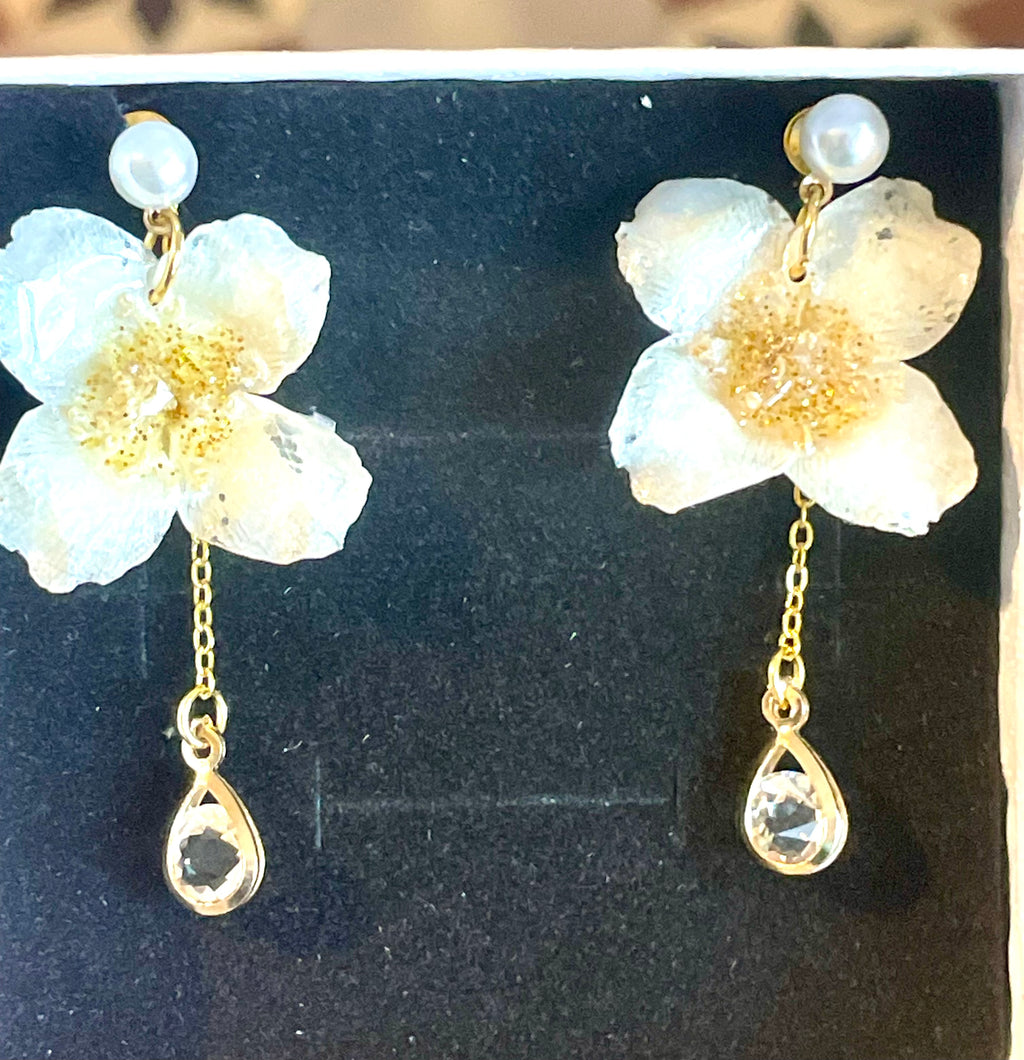 Parure bijoux fleurs de seringat pailletées & zircon - Aux fleurs de Chloé Parure bijoux fleurs de seringat pailletées & zircon Parure bijoux Parure bijoux