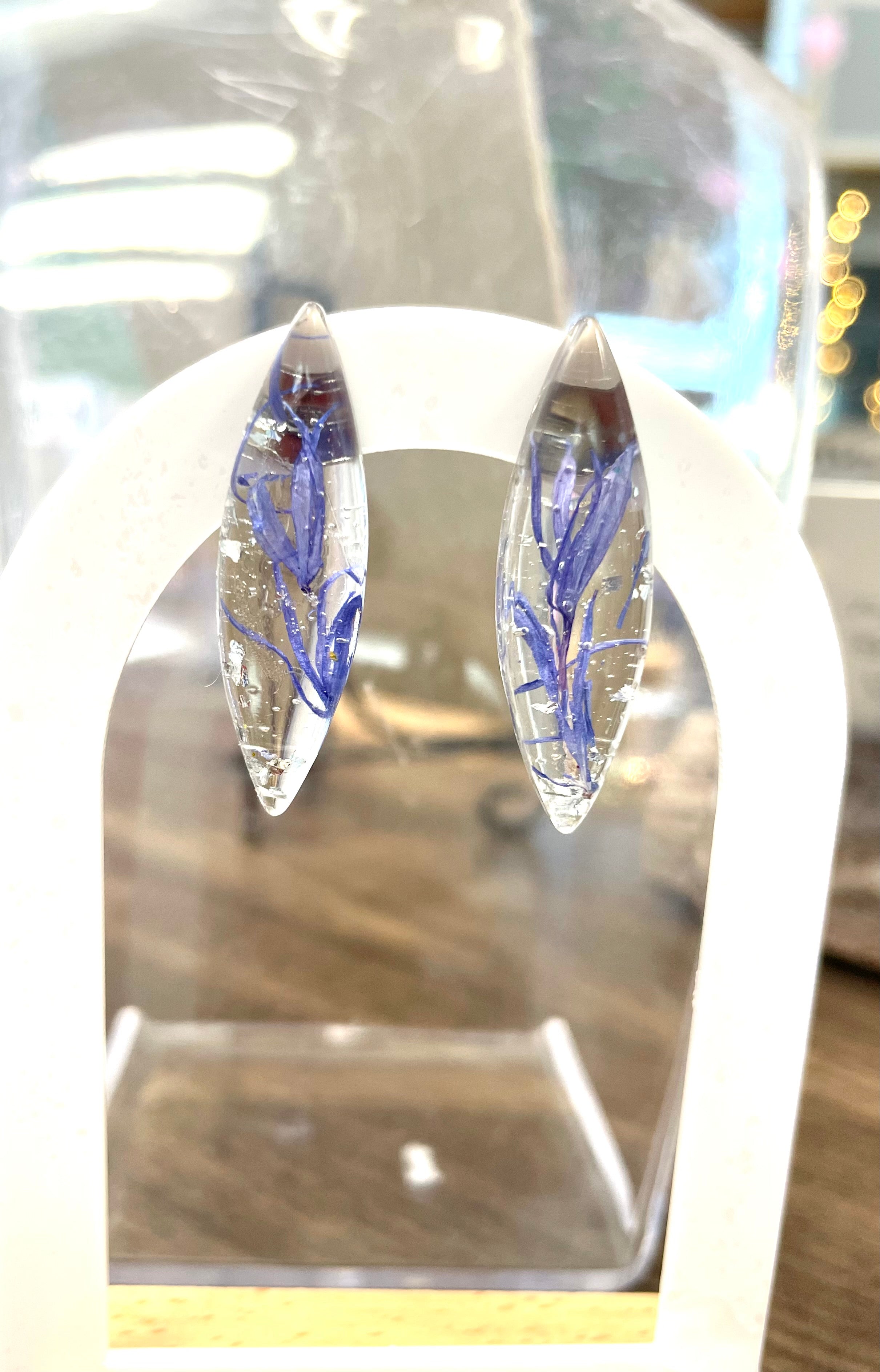 Boucles d’oreilles puces allongées Bleuet - Aux fleurs de Chloé Boucles d’oreilles puces allongées Bleuet Boucles d’oreilles Boucles d’oreilles