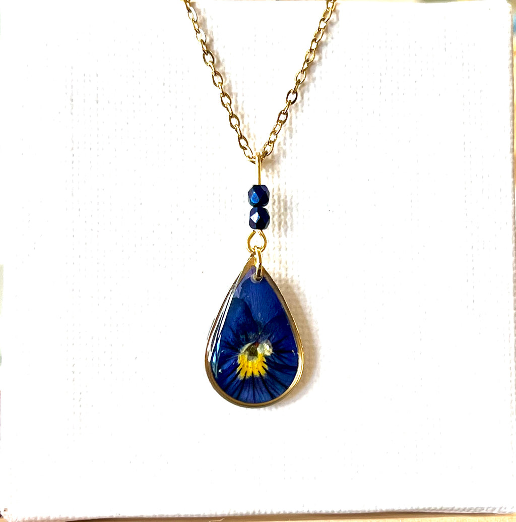 Collier “Pensée Naturelle” – Fleur authentique encapsulée