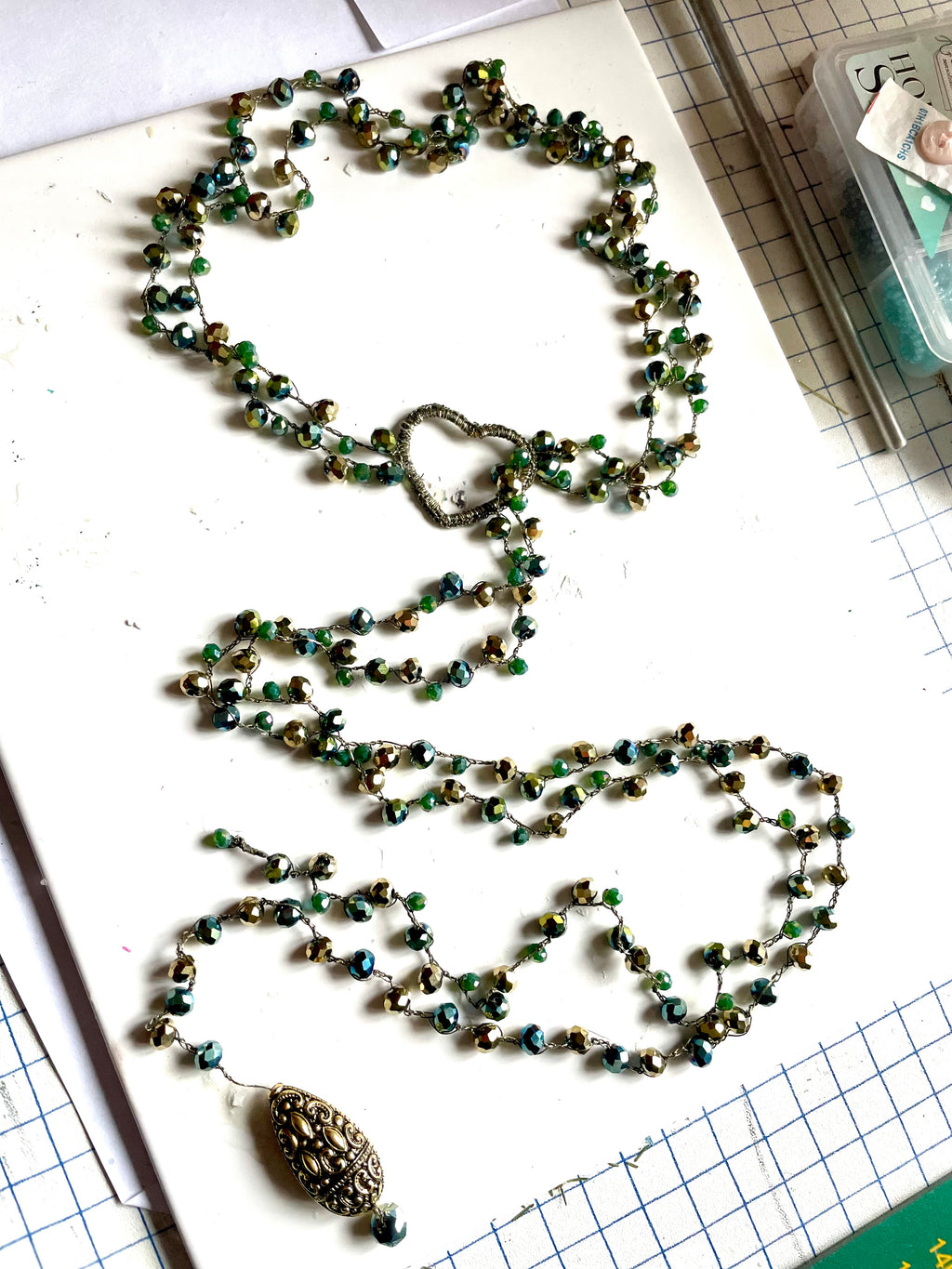 Collier sautoir double rangée de perles et cœur - Aux fleurs de Chloé Collier sautoir double rangée de perles et cœur Collier Collier
