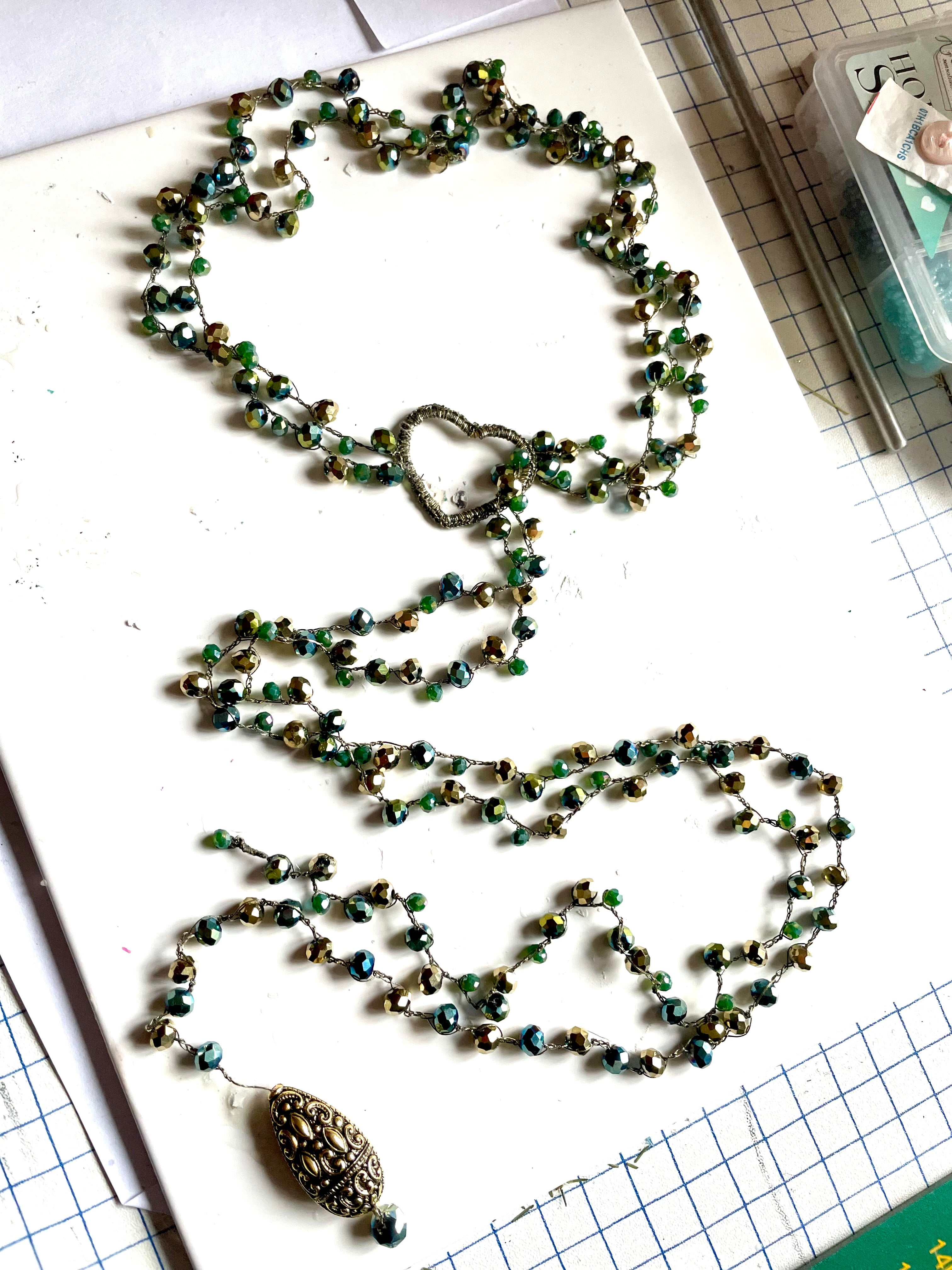Collier sautoir double rangée de perles et cœur - Aux fleurs de Chloé Collier sautoir double rangée de perles et cœur Collier Collier