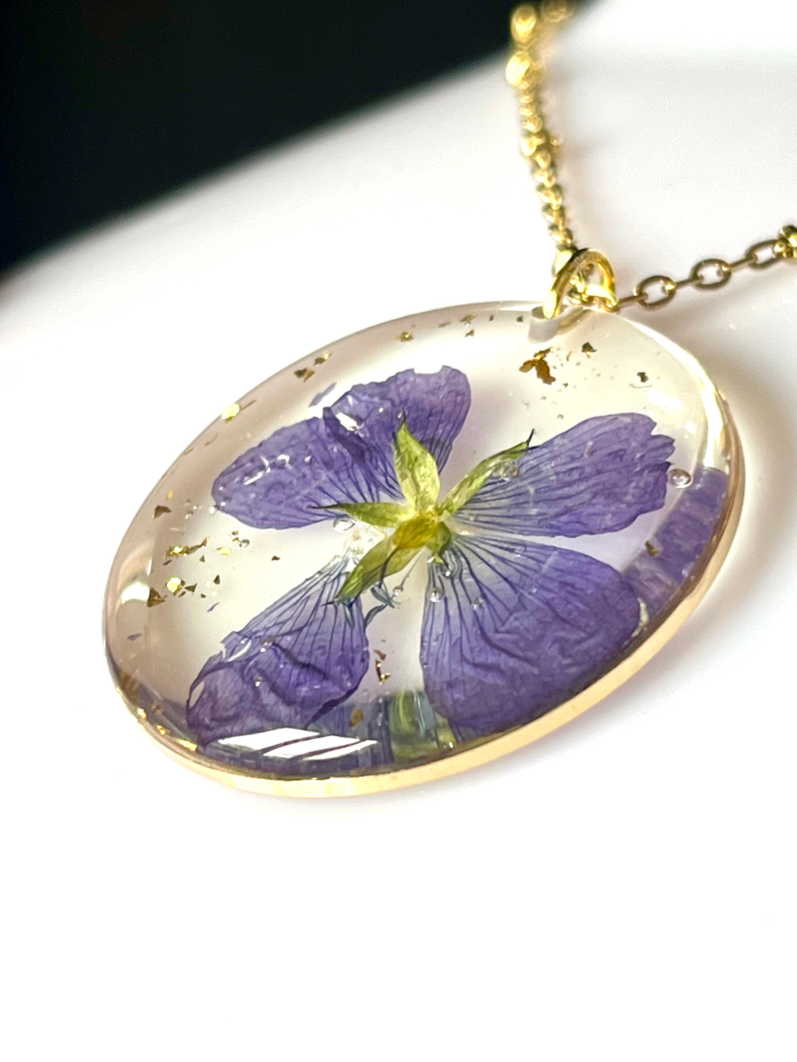 🌸 Collier Fleur de Lin Naturelle – Pendentif en résine