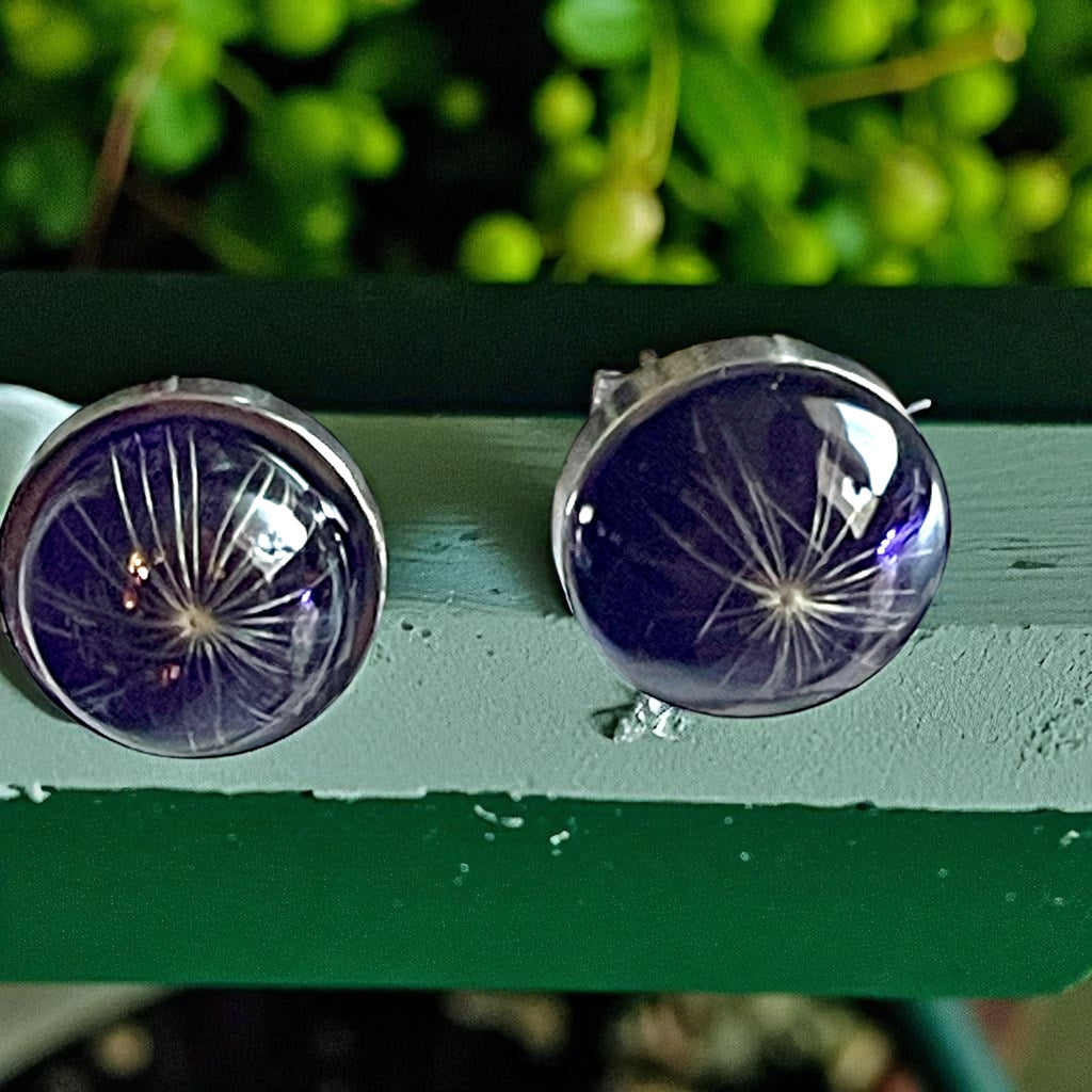Boucles d’oreilles puces Pissenlit violet - Aux fleurs de Chloé Boucles d’oreilles puces Pissenlit violet Boucles d’oreilles Boucles d’oreilles