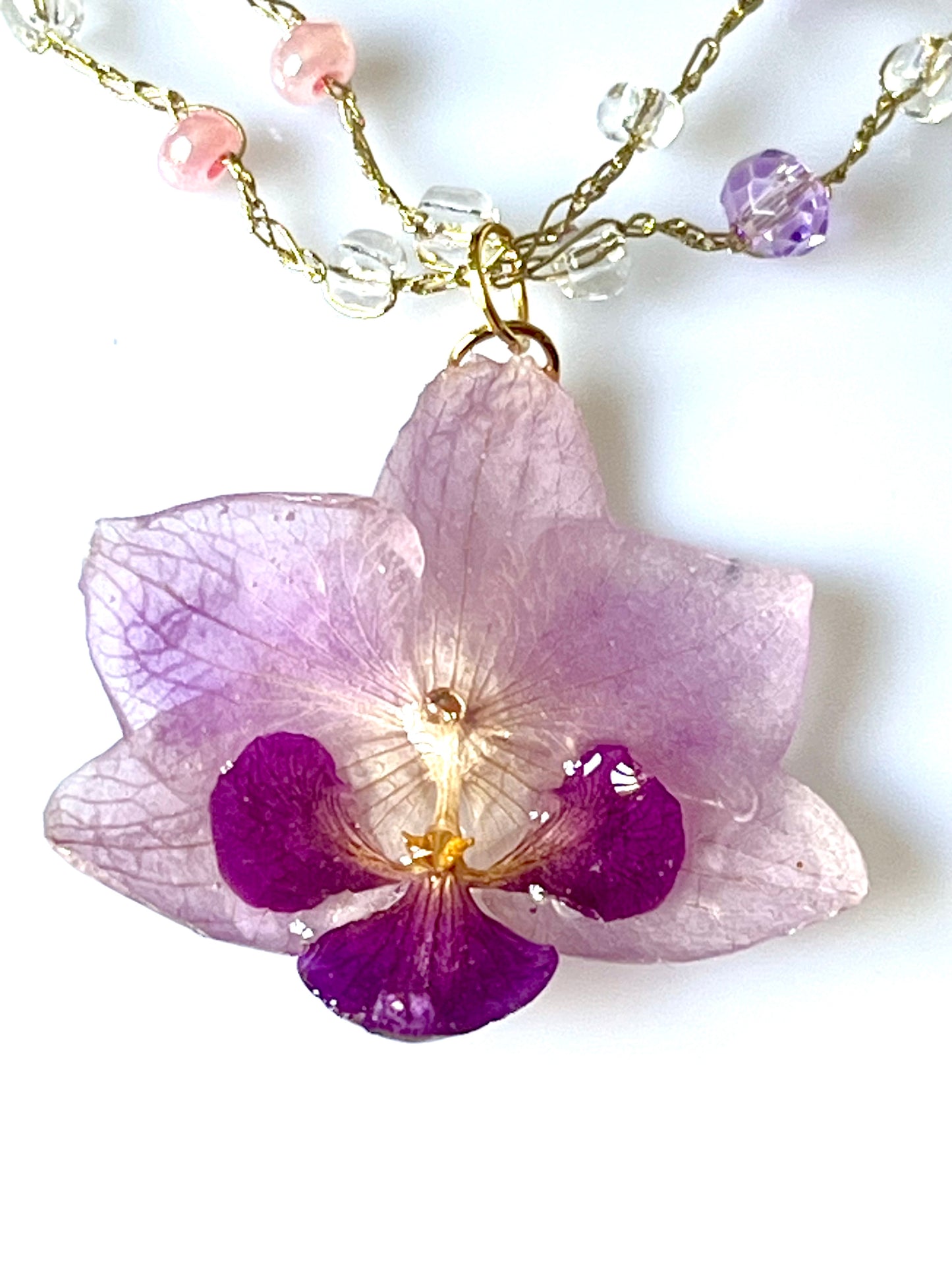 Collier au crochet & fleur naturelle d’orchidée