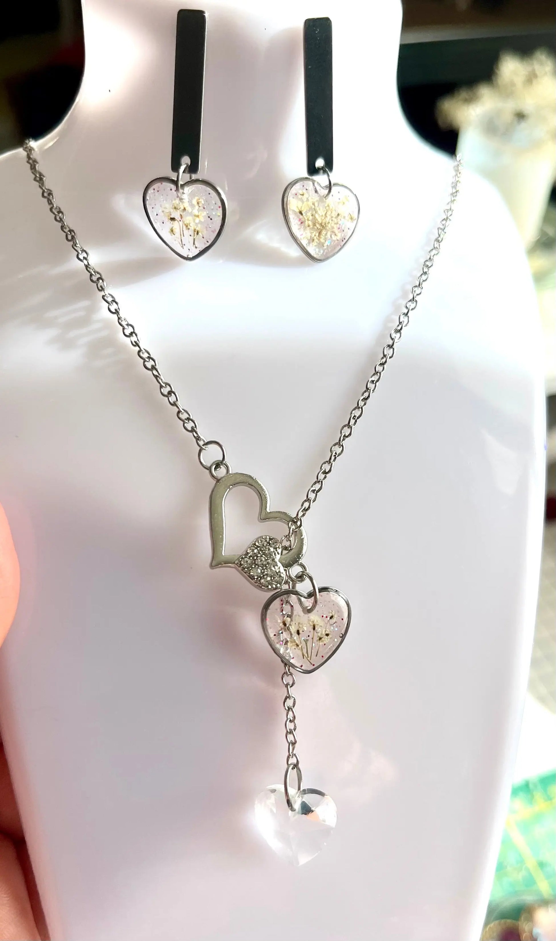 Parure de bijoux cœurs de fleurs de carotte sauvage & cristal Aux fleurs de Chloé