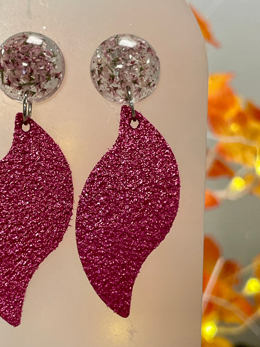 Boucles d’oreilles Fleurs Tamaris & cuir pailleté - Aux fleurs de Chloé Boucles d’oreilles Fleurs Tamaris & cuir pailleté Boucles d’oreilles Boucles d’oreilles