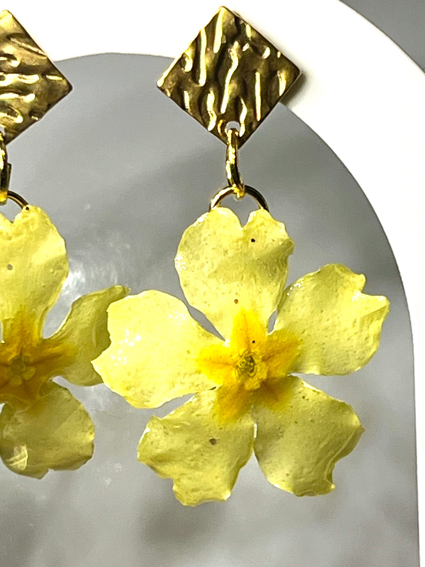 Boucles d’oreilles fleurs de primevère jaune
