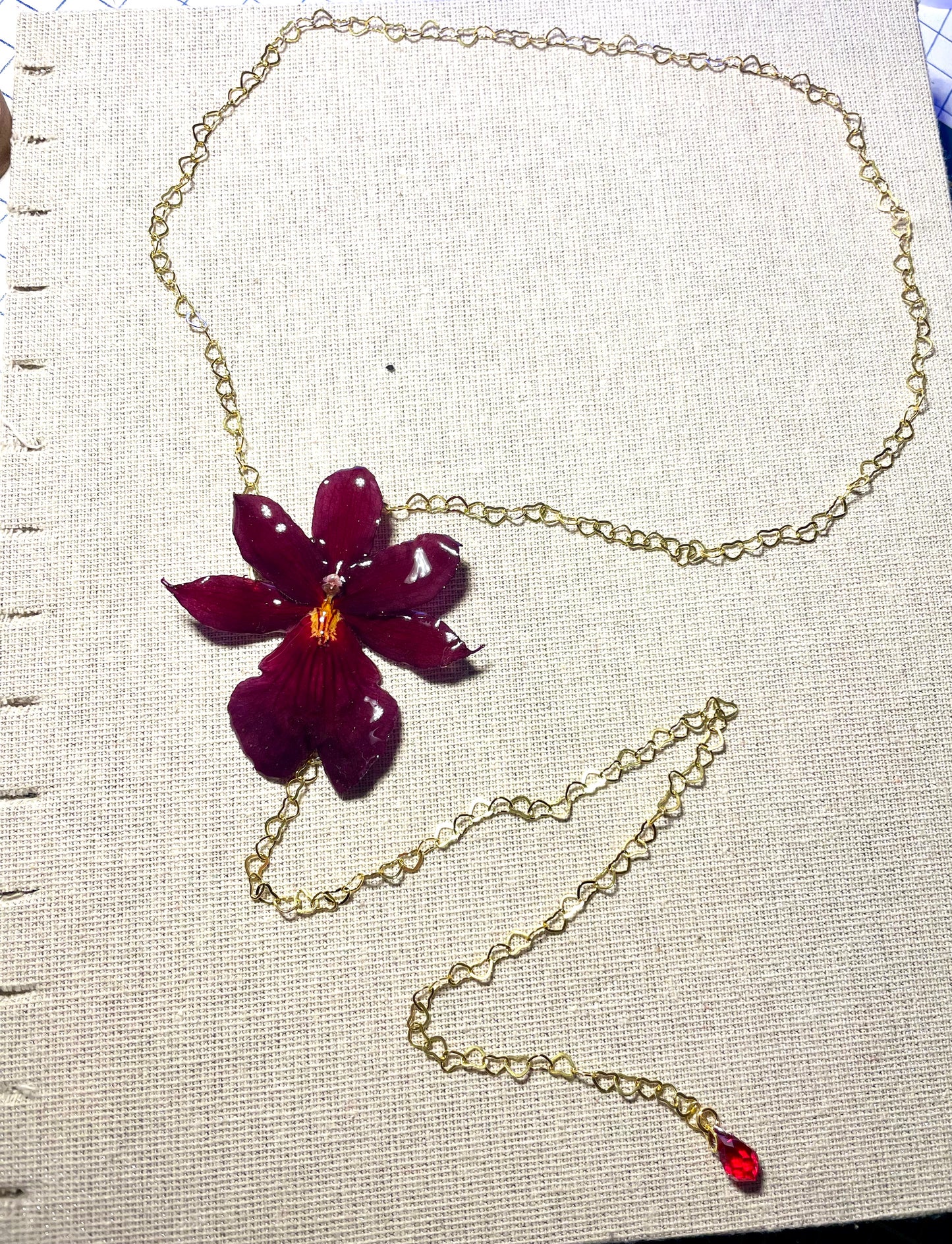 Collier petits cœurs  ajustable Orchidée Cambria - Aux fleurs de Chloé Collier petits cœurs  ajustable Orchidée Cambria Collier Collier