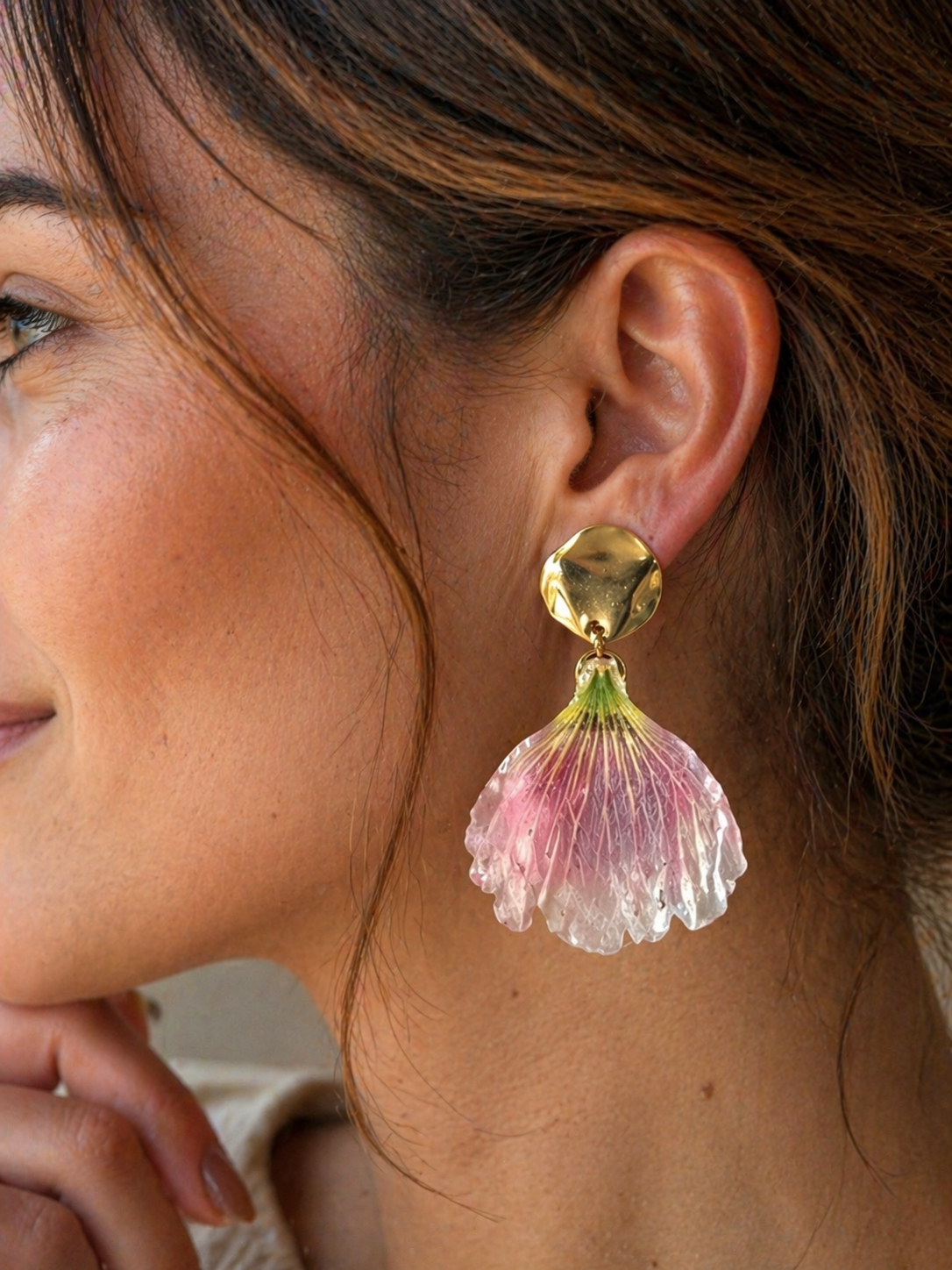 🌸 Boucles d’oreilles en véritables pétales – Modèle Rose trémière