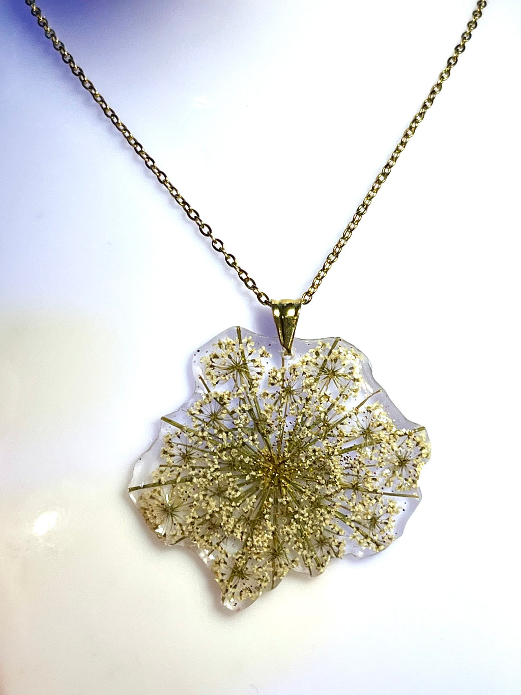 Éclat de dentelle - Collier fleurs de carotte sauvage en résine | Bijou floral