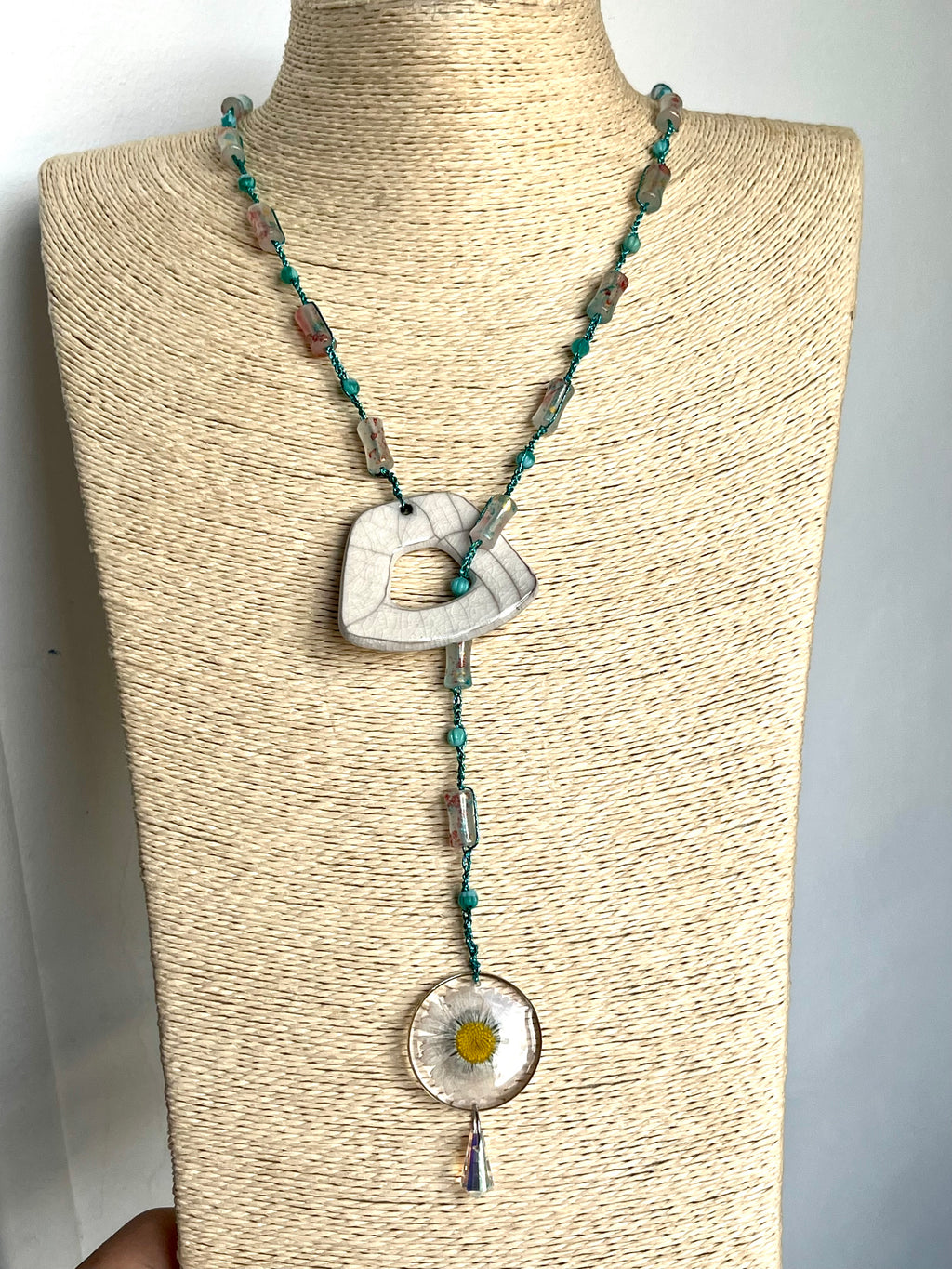 Collier sautoir Marguerite naturelle – Fleur véritable en résine