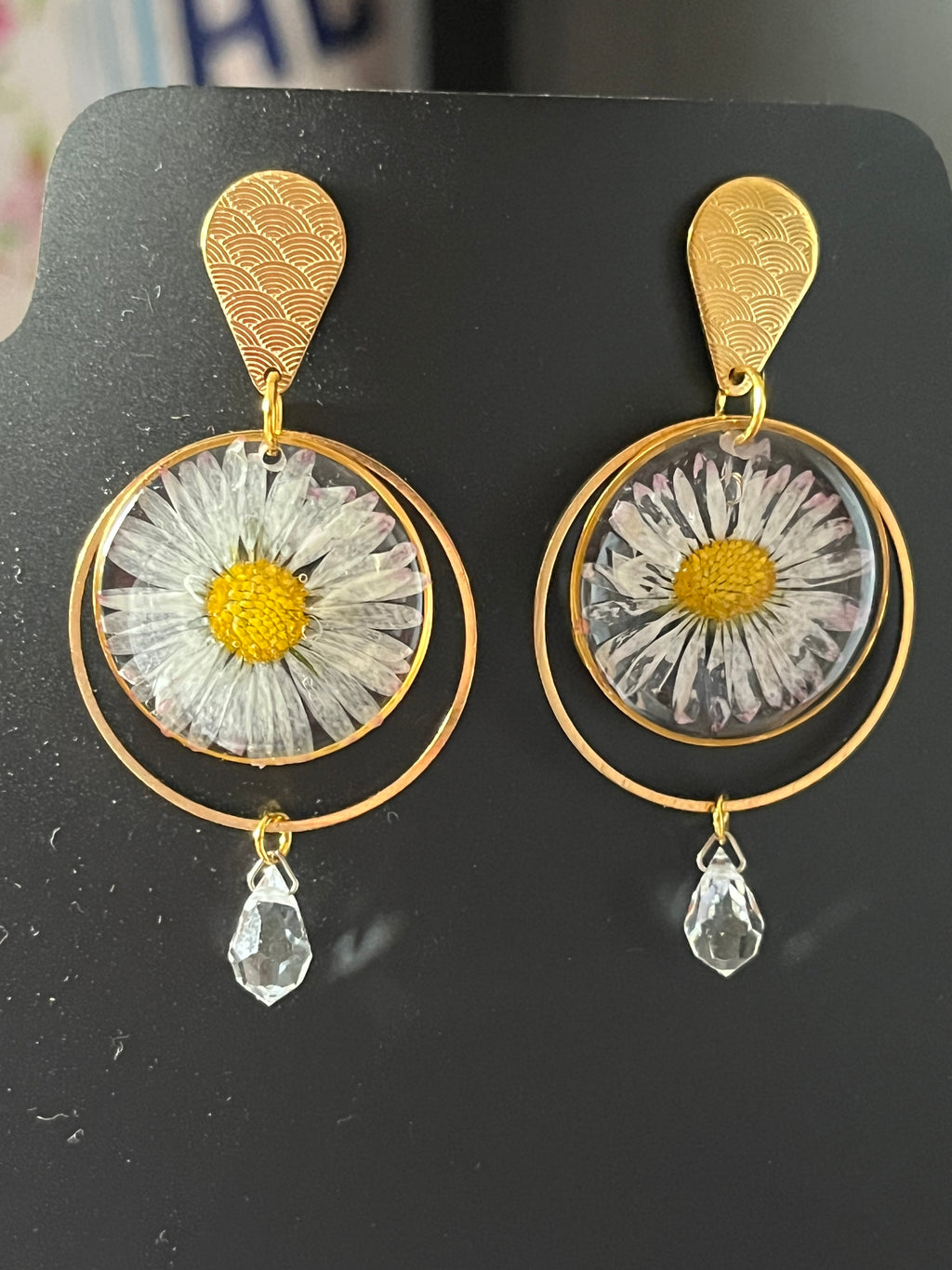 Boucles d’oreilles pâquerettes & gouttes de cristal Preciosa