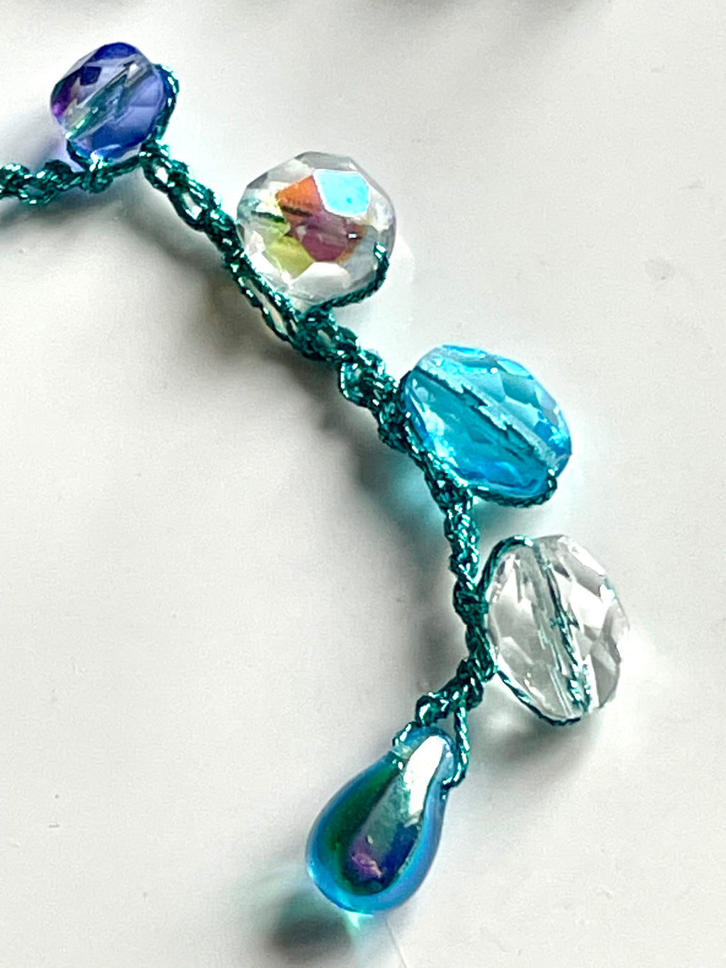 Collier sautoir perles de verre tons bleutés&violet - Aux fleurs de Chloé Collier sautoir perles de verre tons bleutés&violet Collier Collier