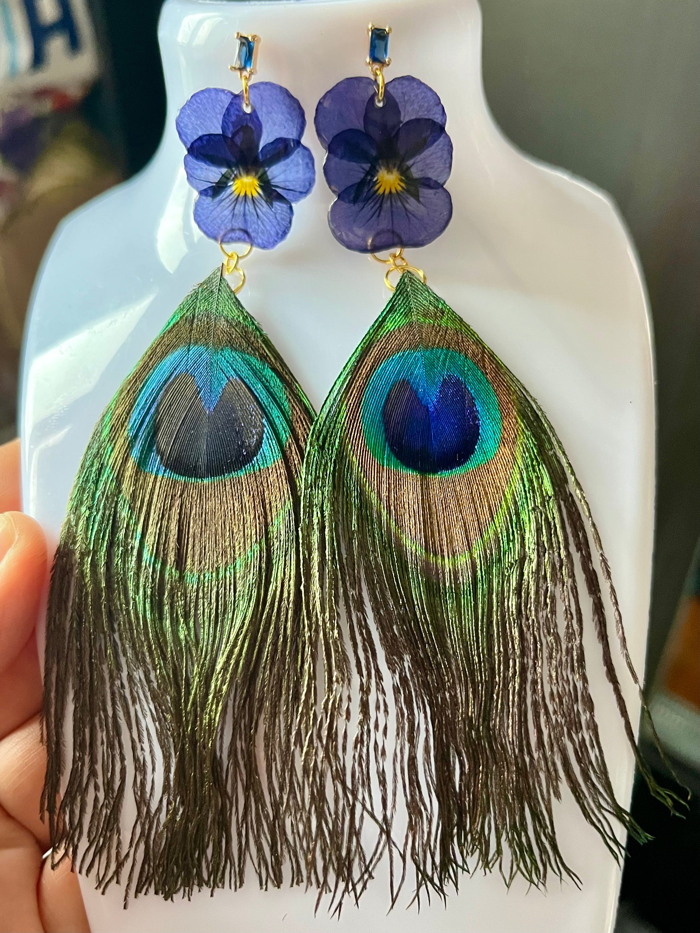 Boucles d’oreilles « Pensée & Plume de paon »
