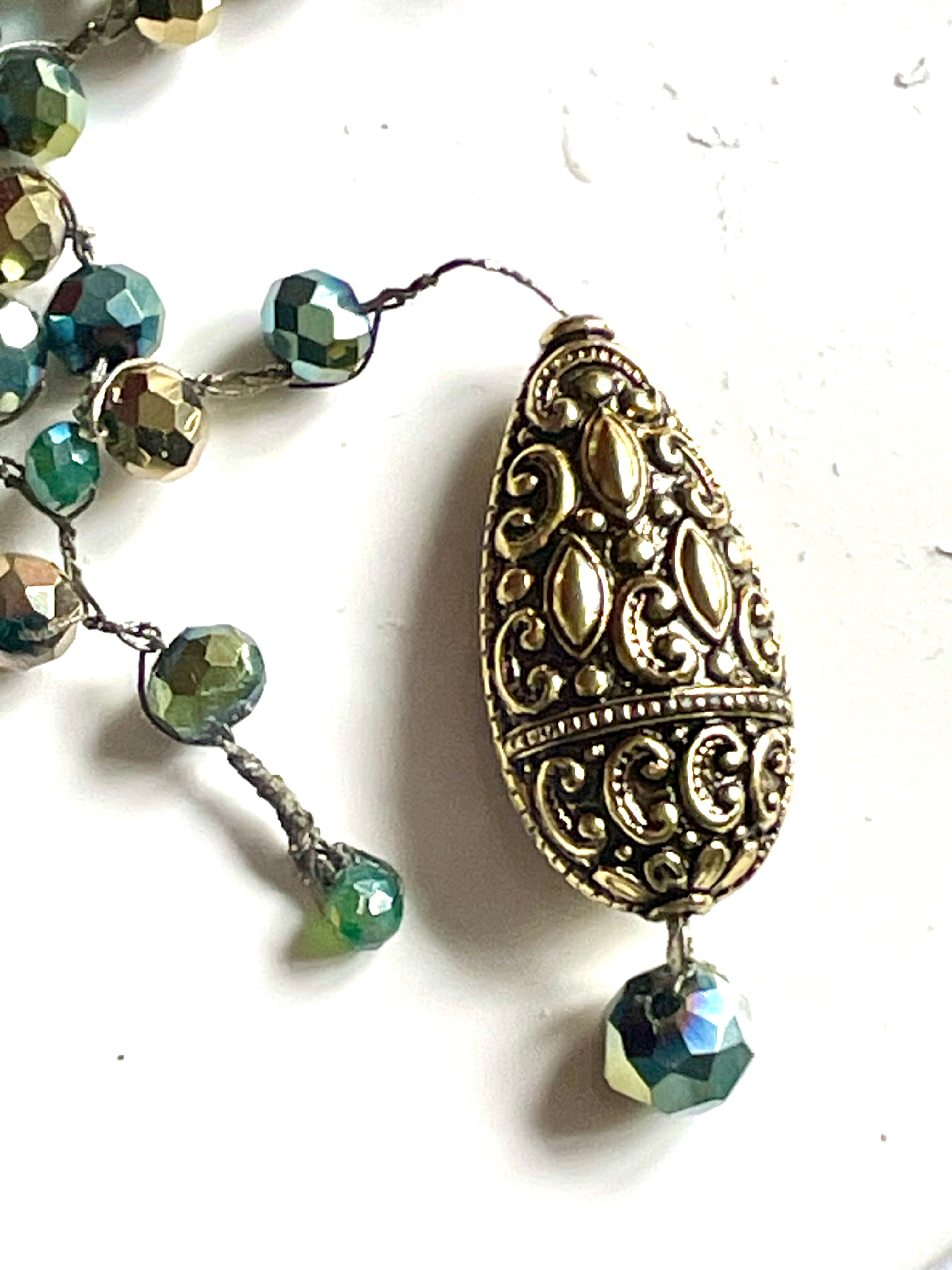 Collier sautoir double rangée de perles et cœur - Aux fleurs de Chloé Collier sautoir double rangée de perles et cœur Collier Collier