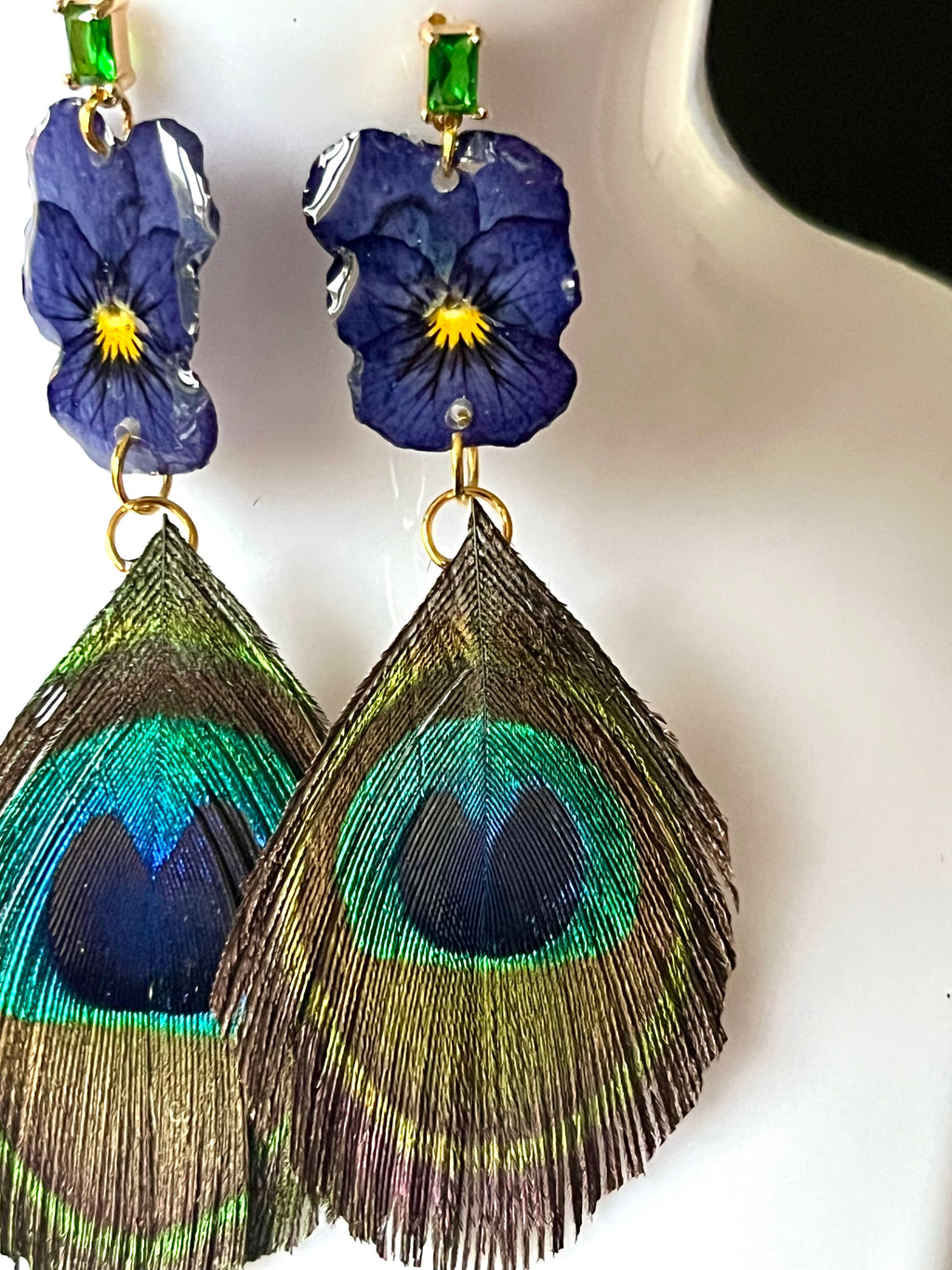Boucles d’oreilles Pensées & plumes de Paon