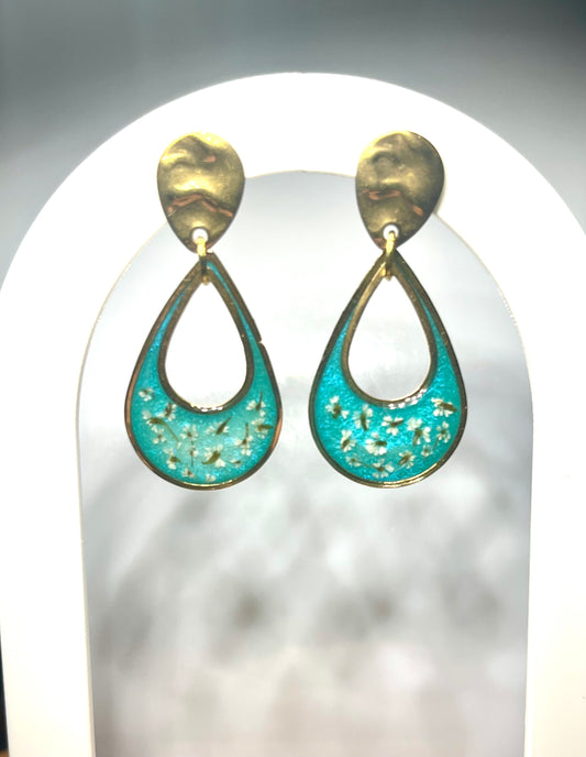 Boucles d’oreilles fleurs carotte sauvage larme bleu nacré