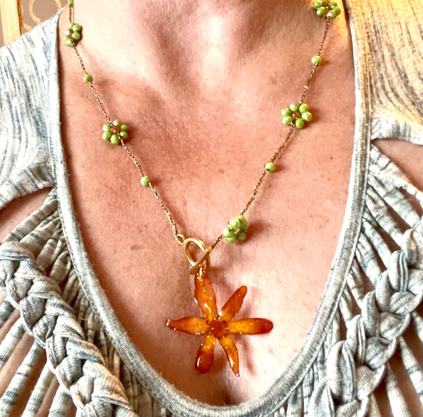 Collier Hémérocalle & fleurs de perles de verre