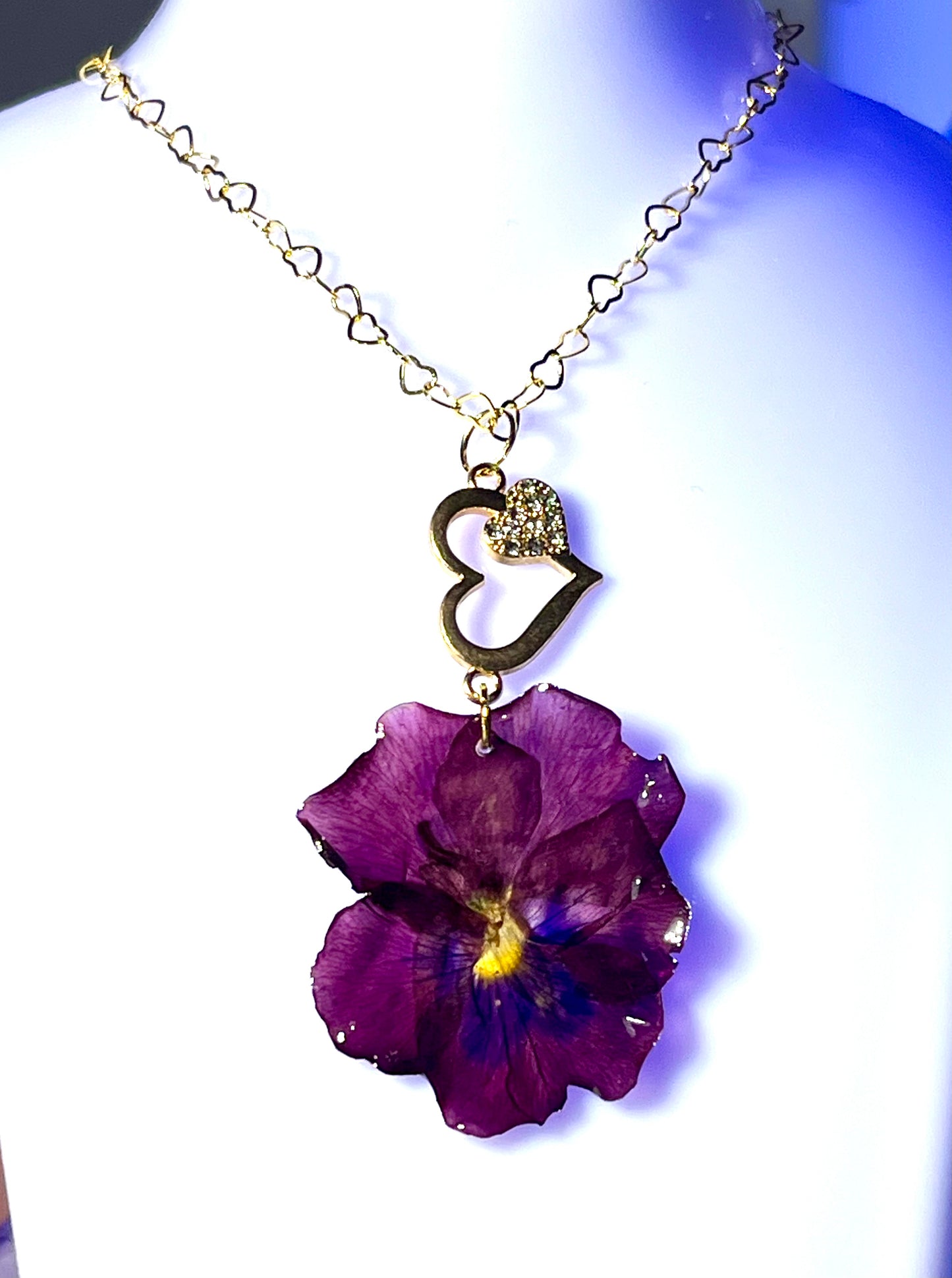 Collier fleur de pensée bordeau & cœur