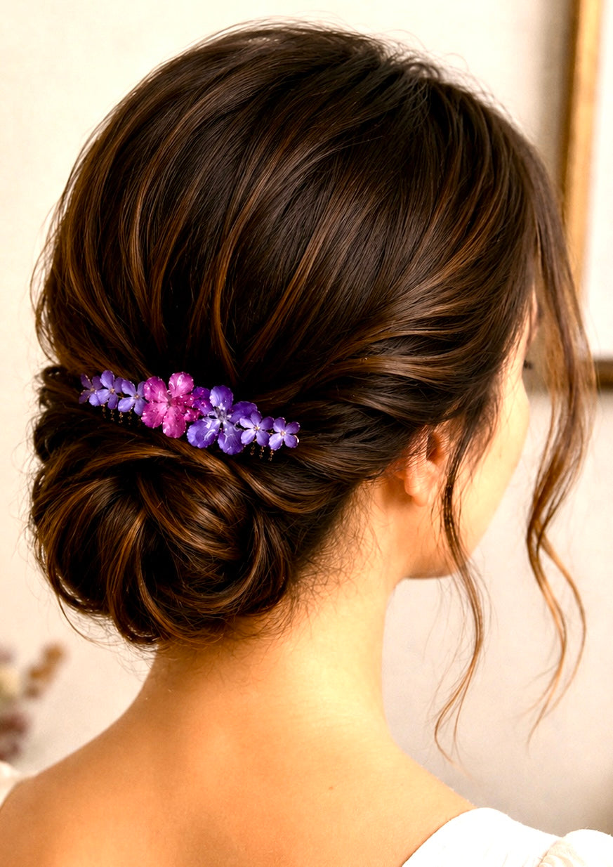 Peigne fleuri en fleurs pressées violettes – Accessoire cheveux artisanal