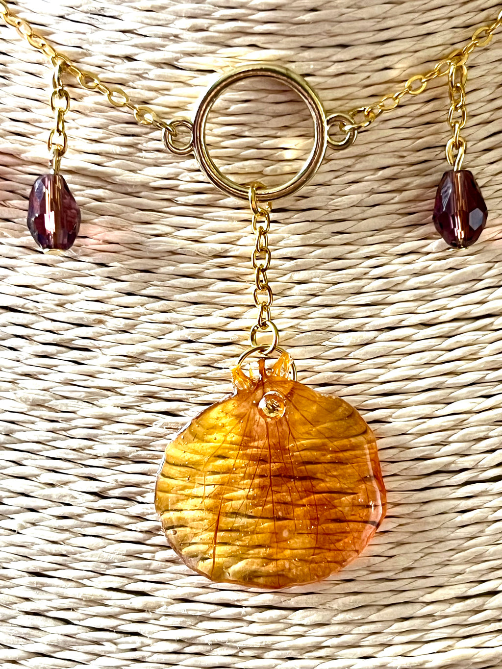 Éclat d’Automne – Collier pétale de Capucine & pierres naturelles