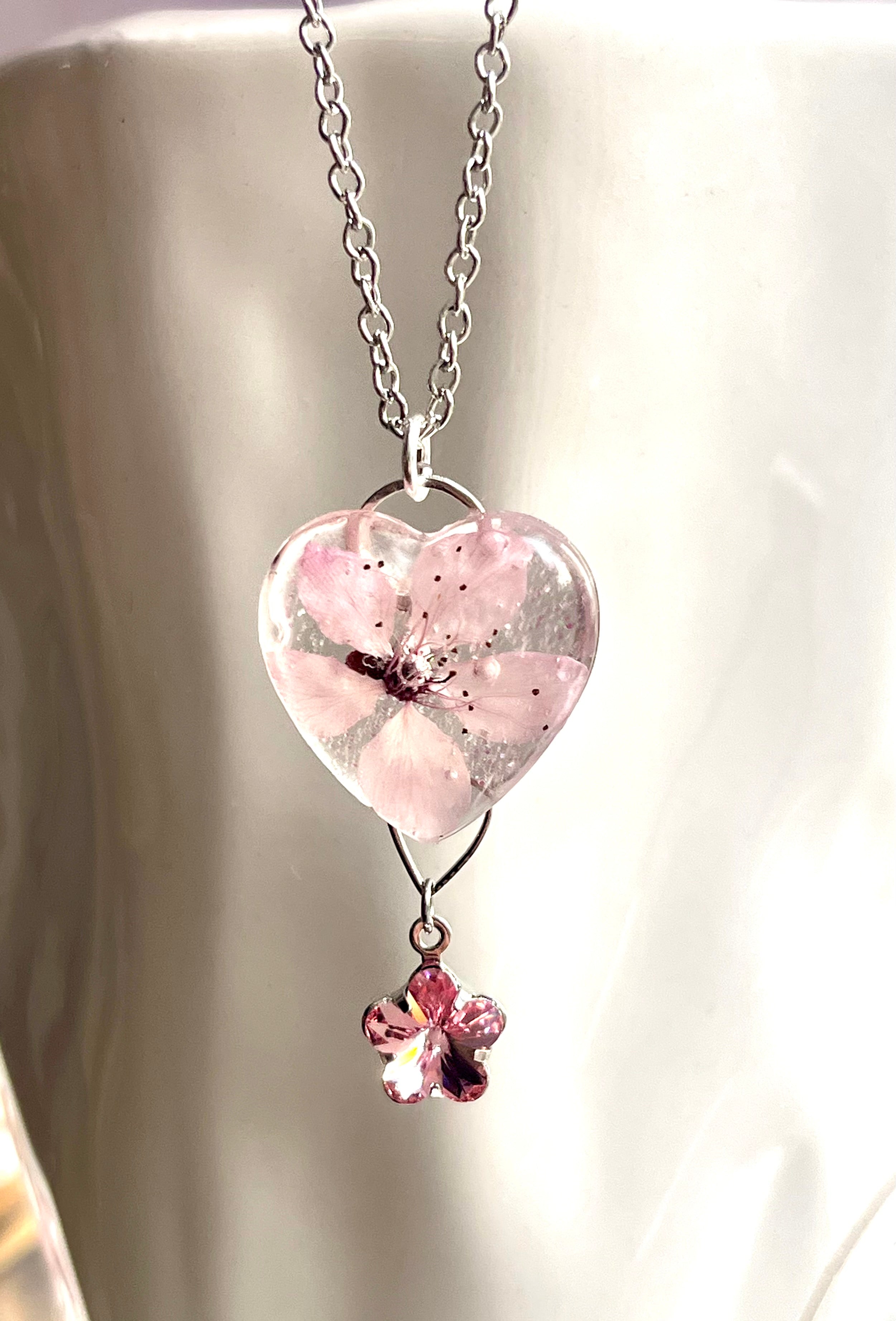 Collier cœur – Fleur de Prunus naturelle