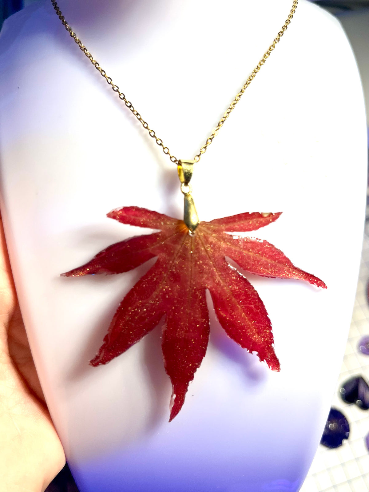 Collier feuille d’érable naturelle – Bijou artisanal d’automne